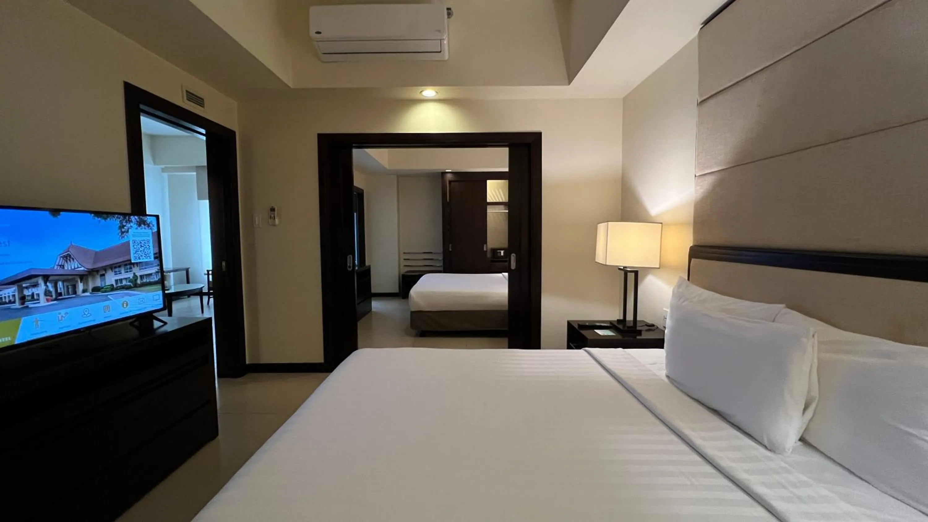 Bed in Taal Vista Hotel