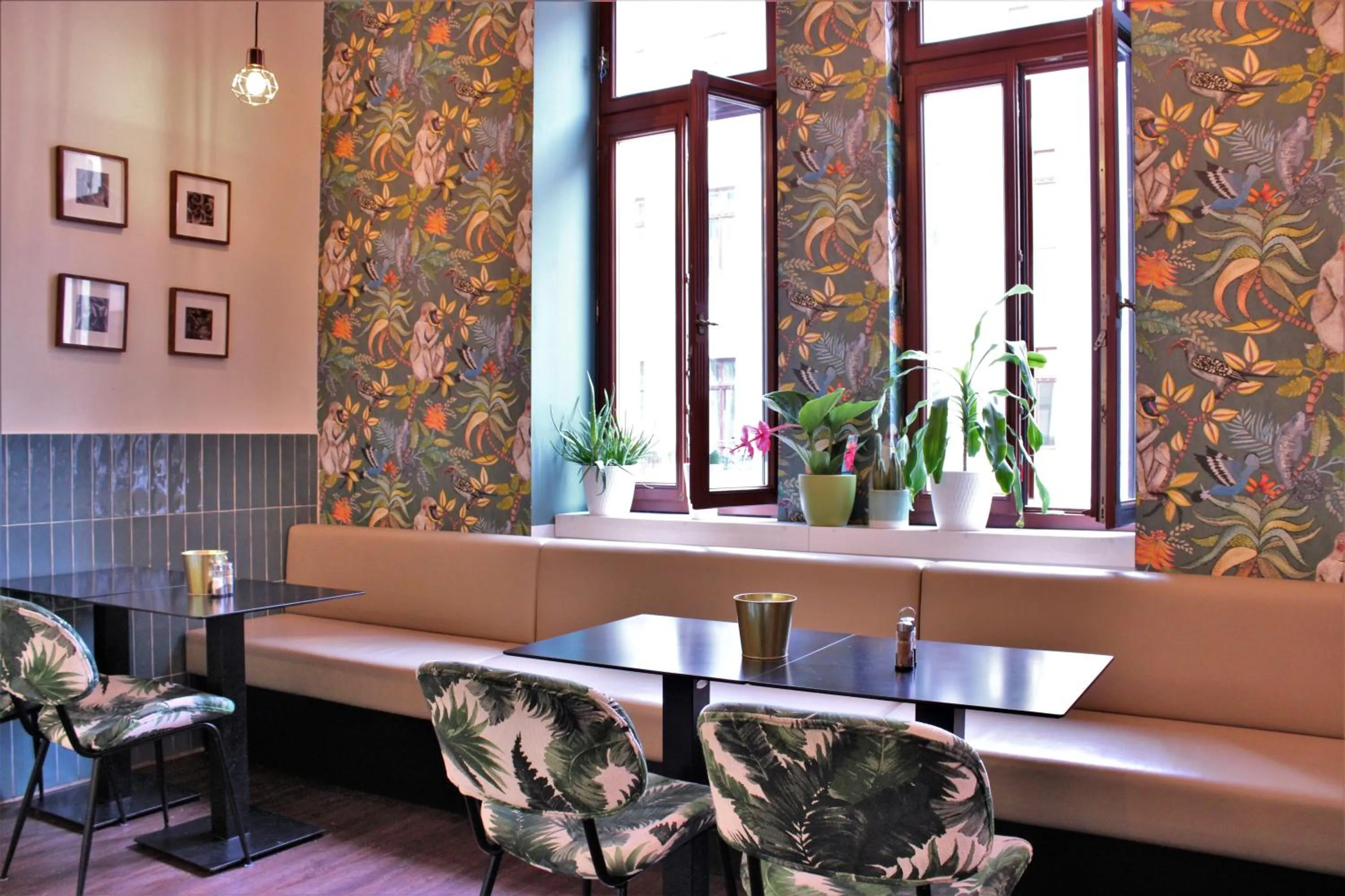 Restaurant/places to eat in Made Inn Budapest