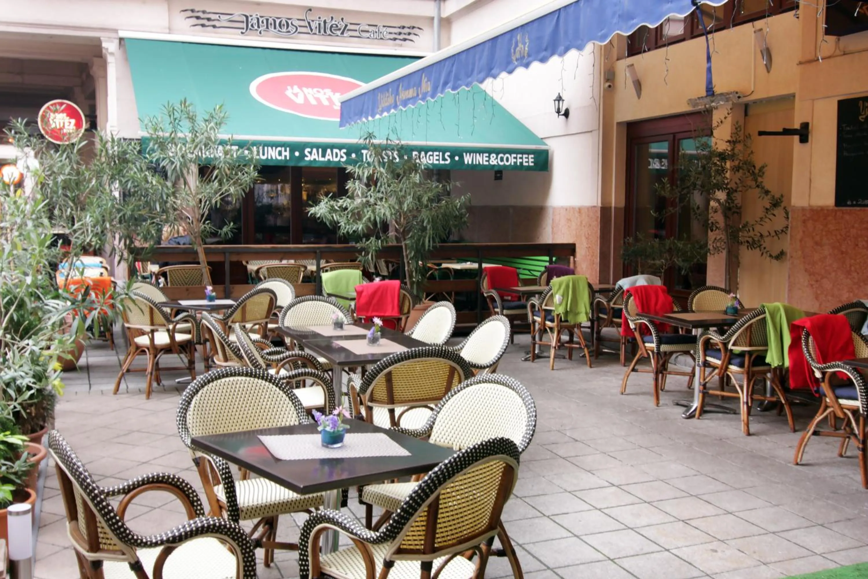 Restaurant/places to eat in Made Inn Budapest