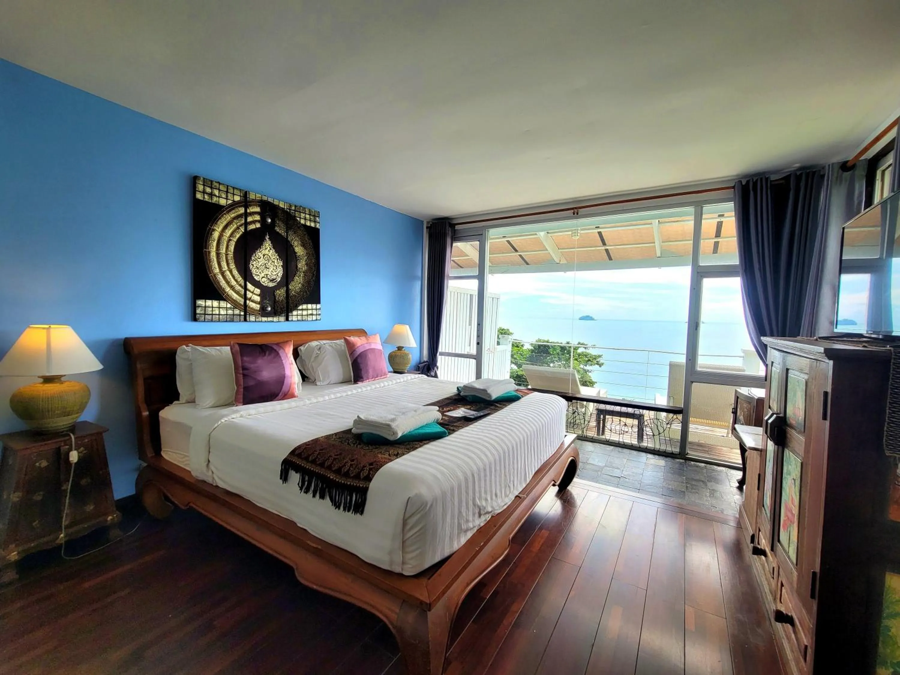 View (from property/room), Bed in Koh Chang Cliff Beach Resort