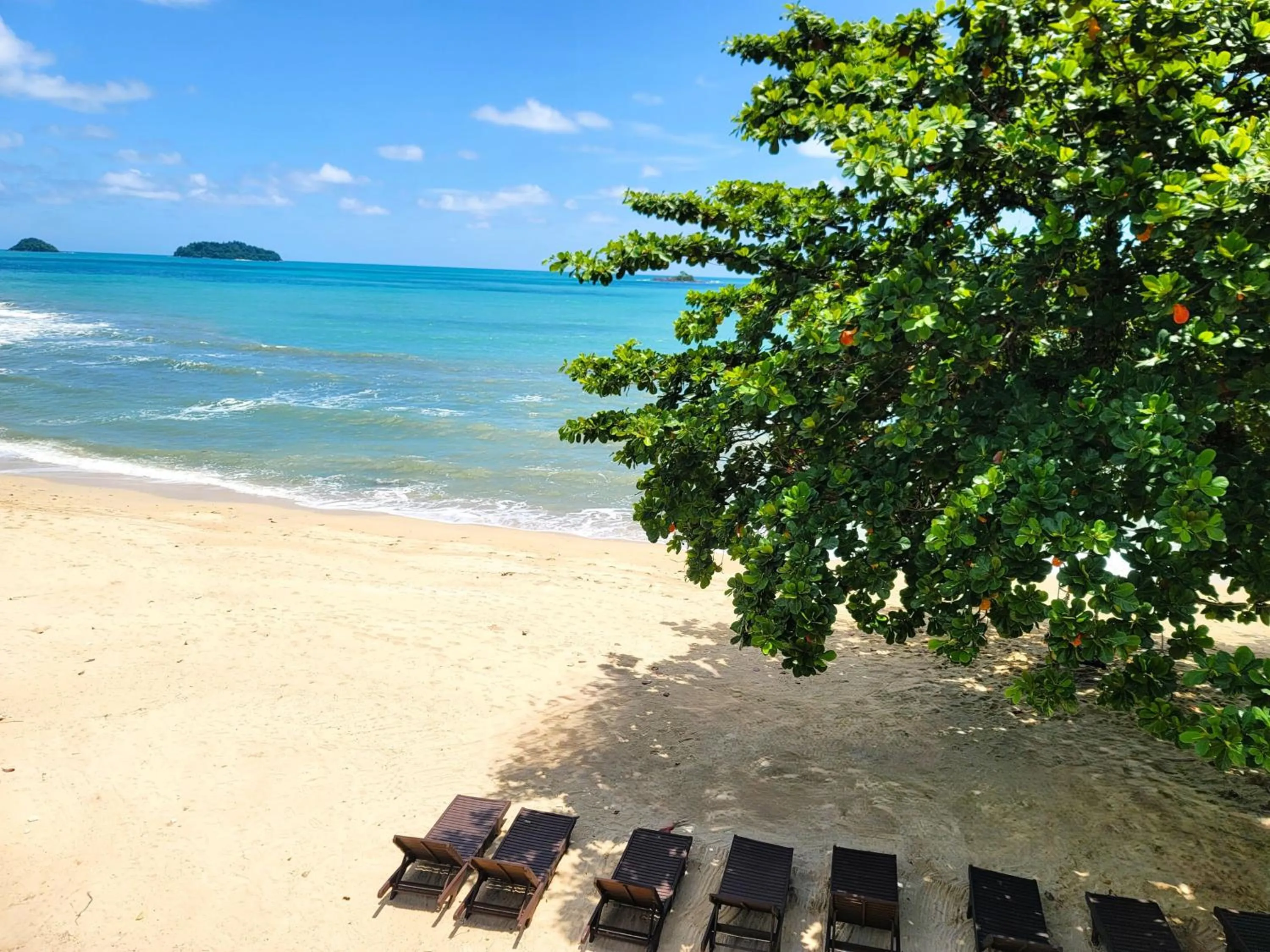 Beach in Koh Chang Cliff Beach Resort
