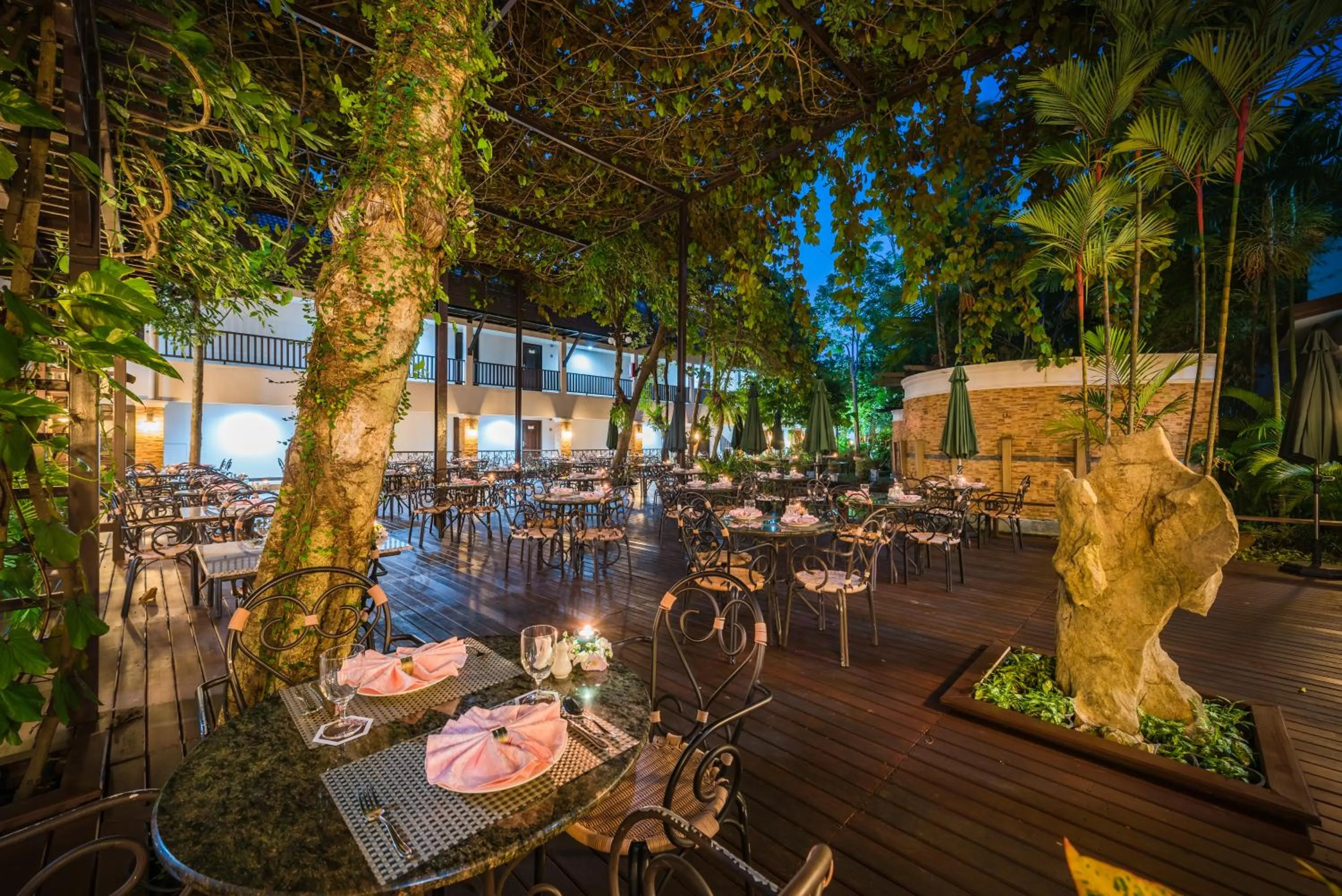 Restaurant/Places to Eat in Duangjitt Resort and Spa - SHA Plus