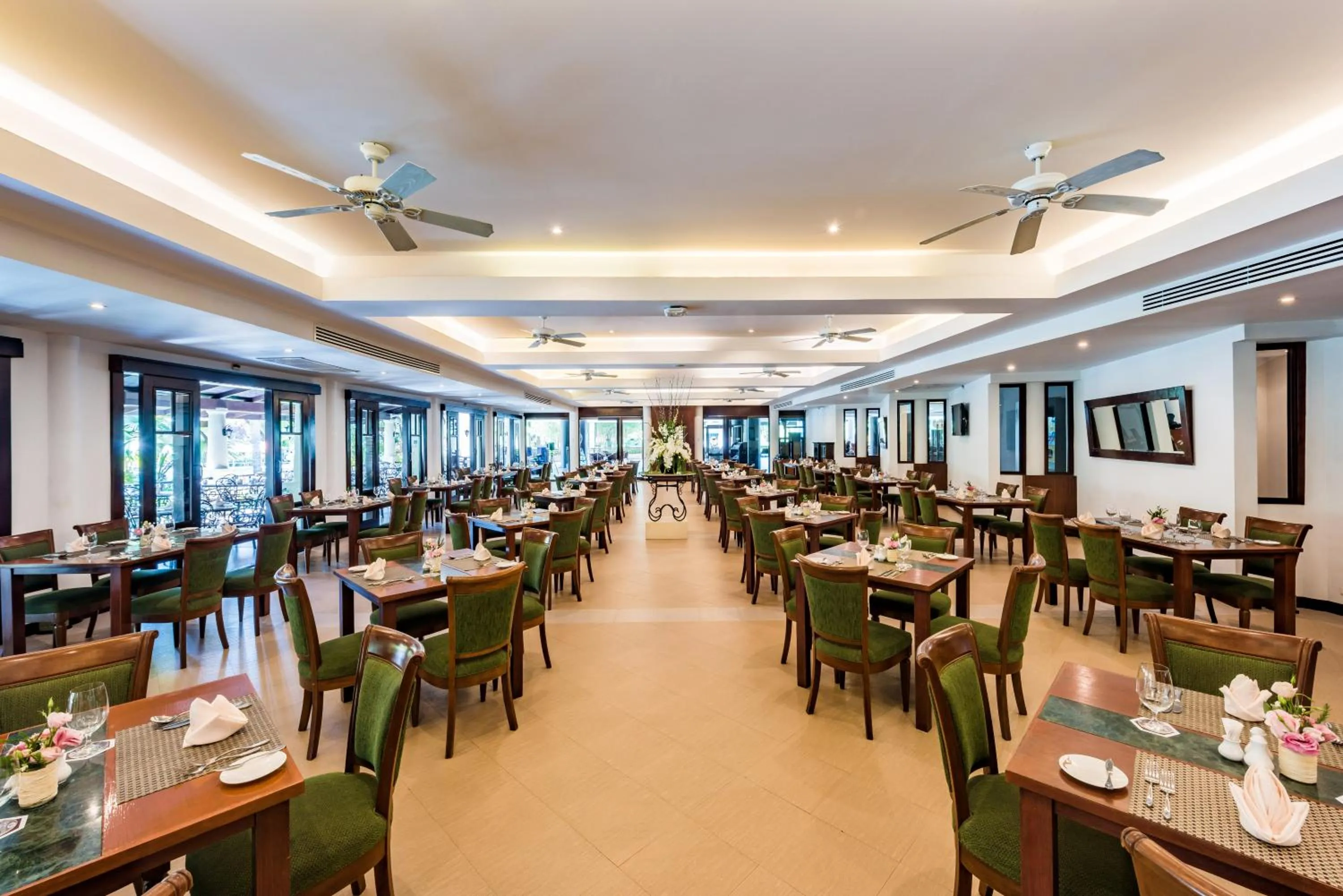 Restaurant/Places to Eat in Duangjitt Resort and Spa - SHA Plus