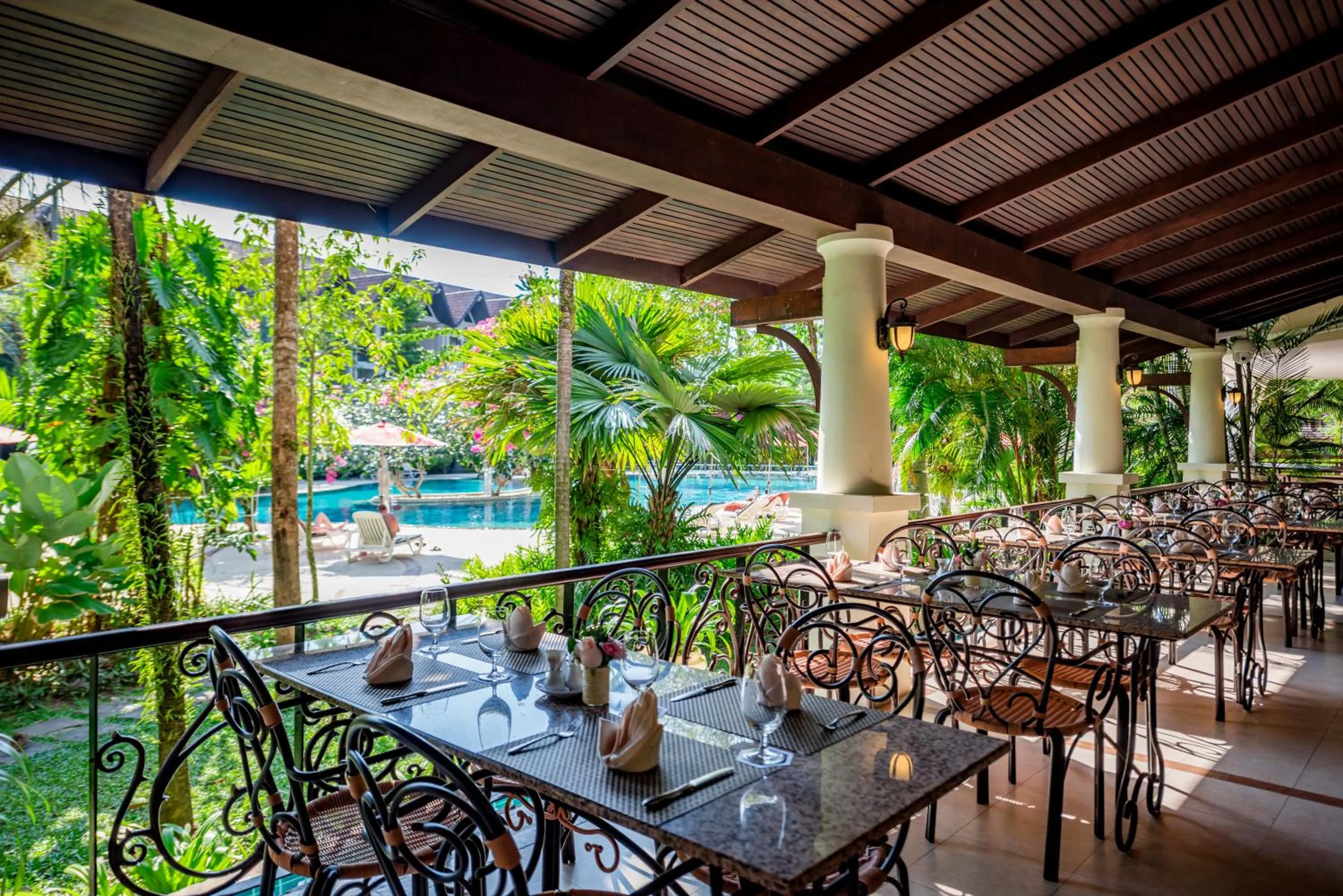 Restaurant/places to eat, Balcony/Terrace in Duangjitt Resort and Spa - SHA Plus