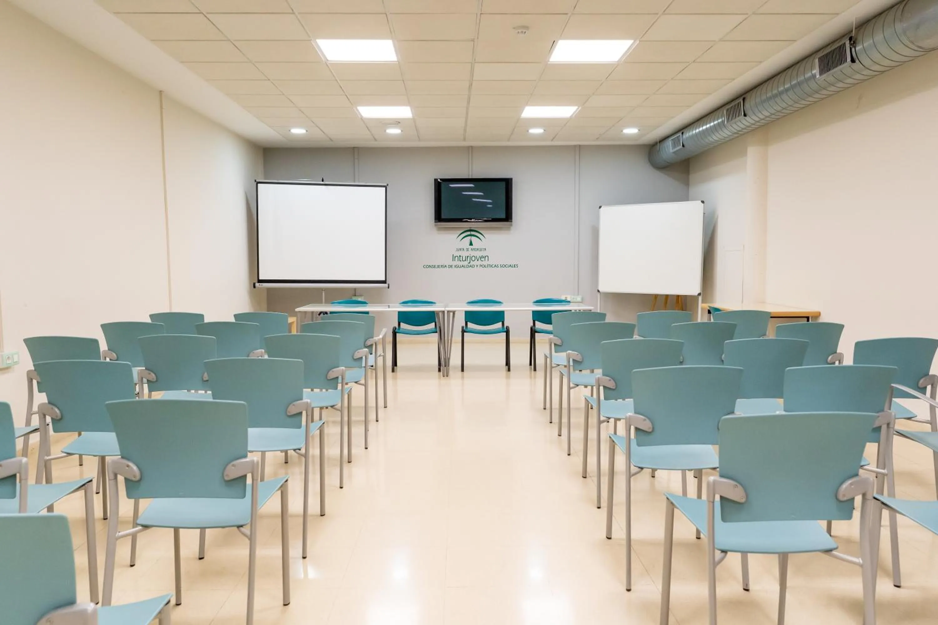 Meeting/conference room in Albergue Inturjoven Jaen