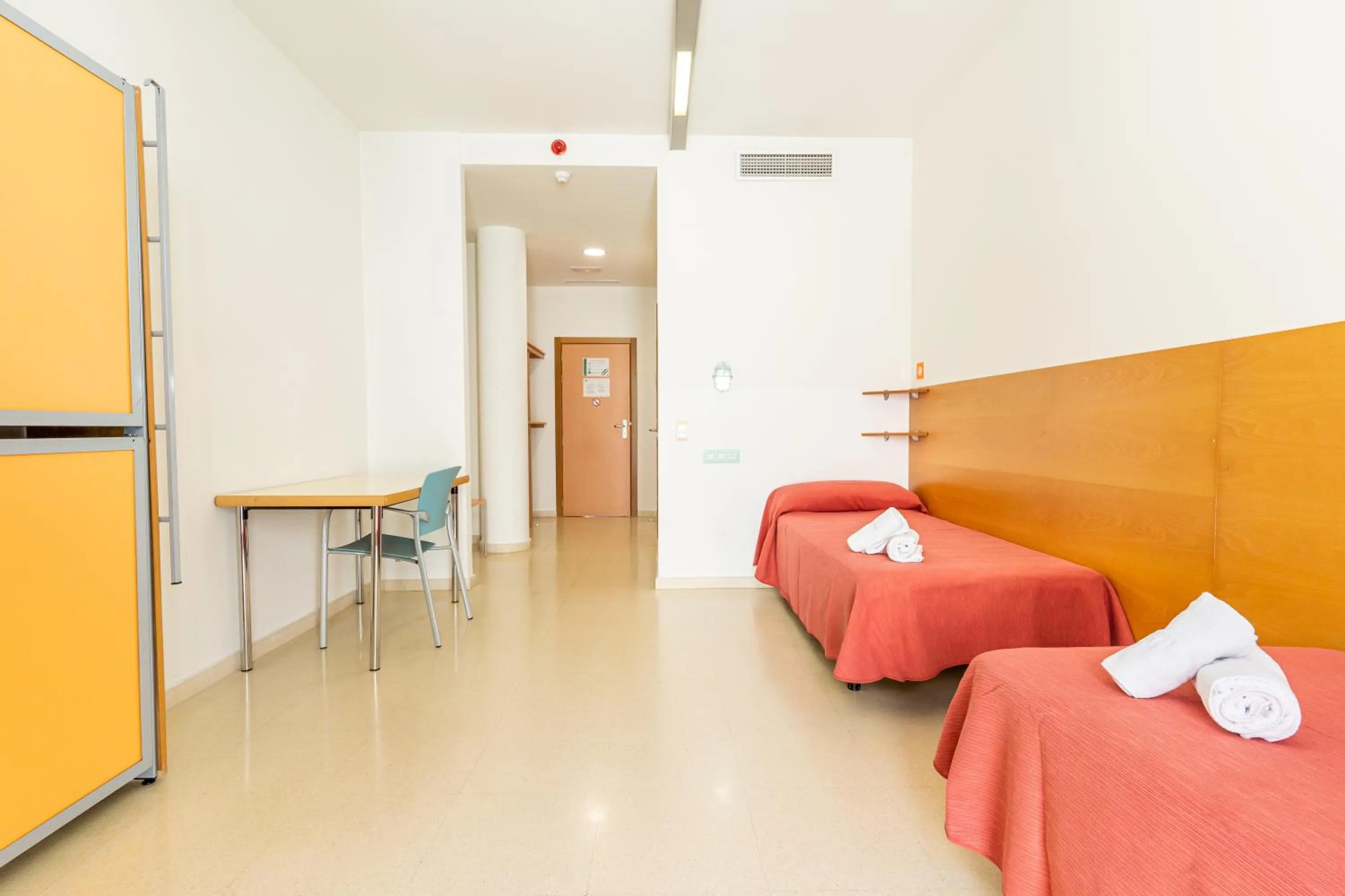 Bedroom, Bed in Albergue Inturjoven Jaen