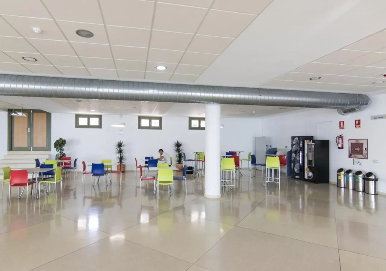 Communal lounge/ TV room in Albergue Inturjoven Jaen