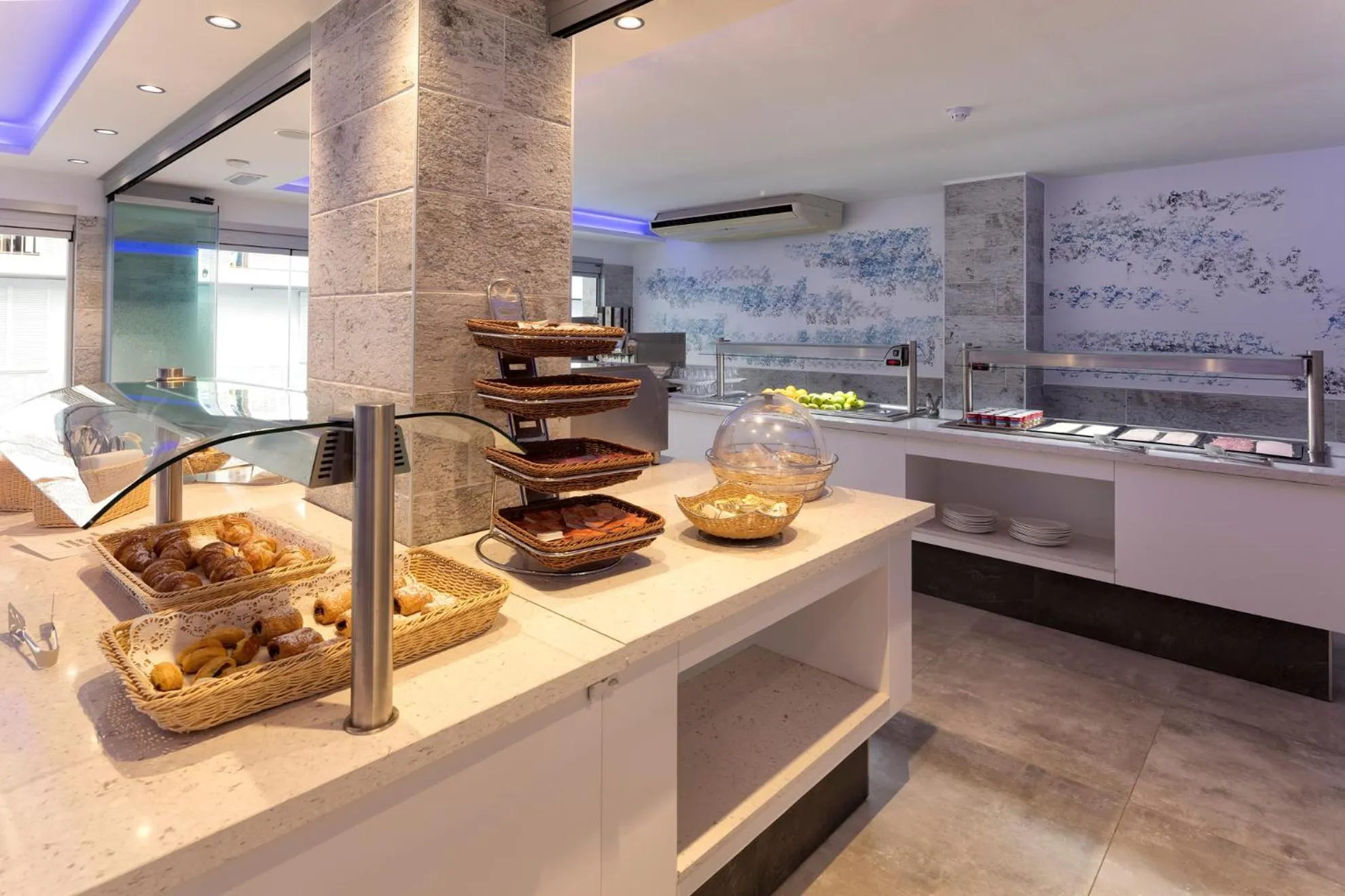 Breakfast in Hotel Brisa Ibiza - Adults only