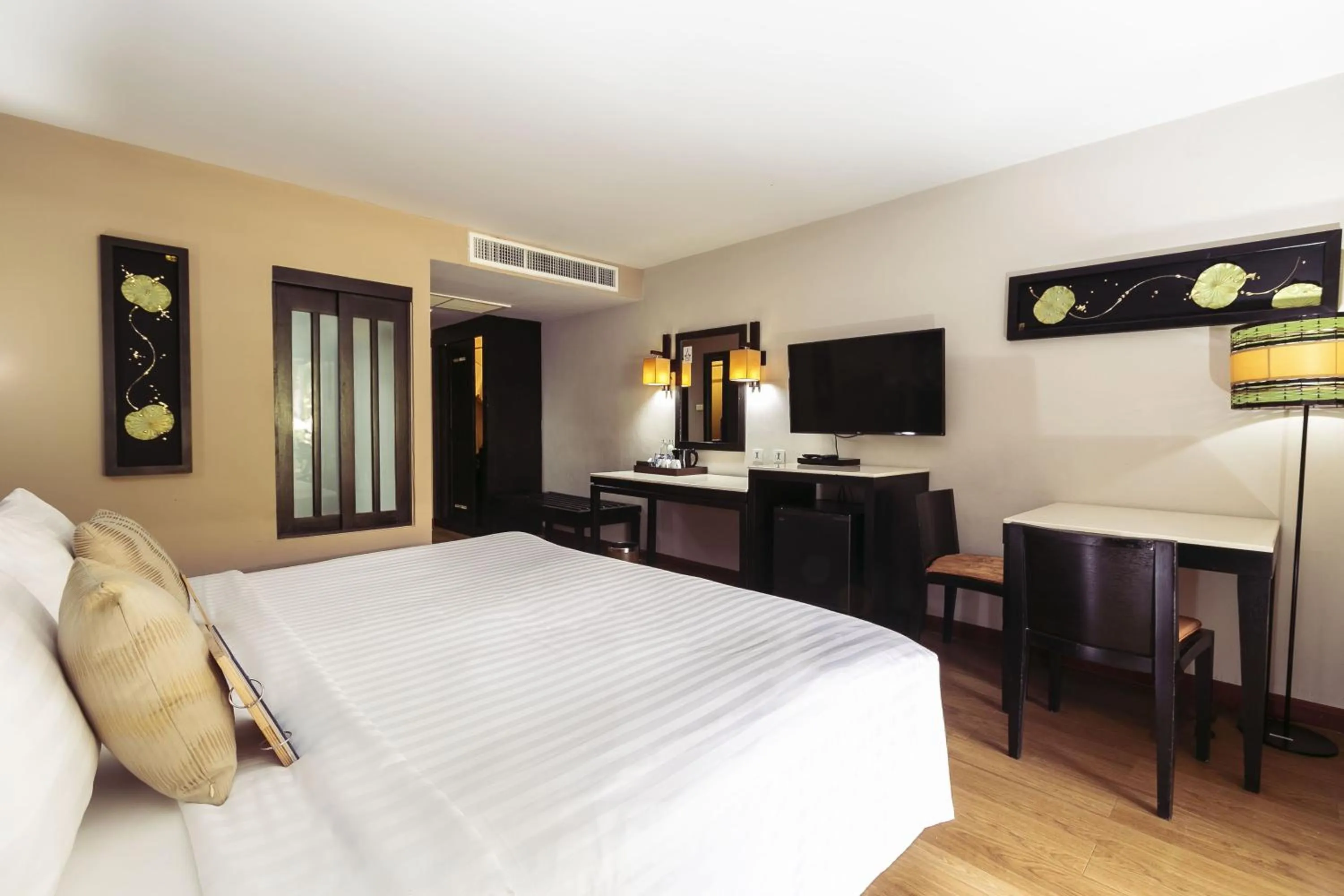 Photo of the whole room, Bed in Deevana Patong Resort & Spa