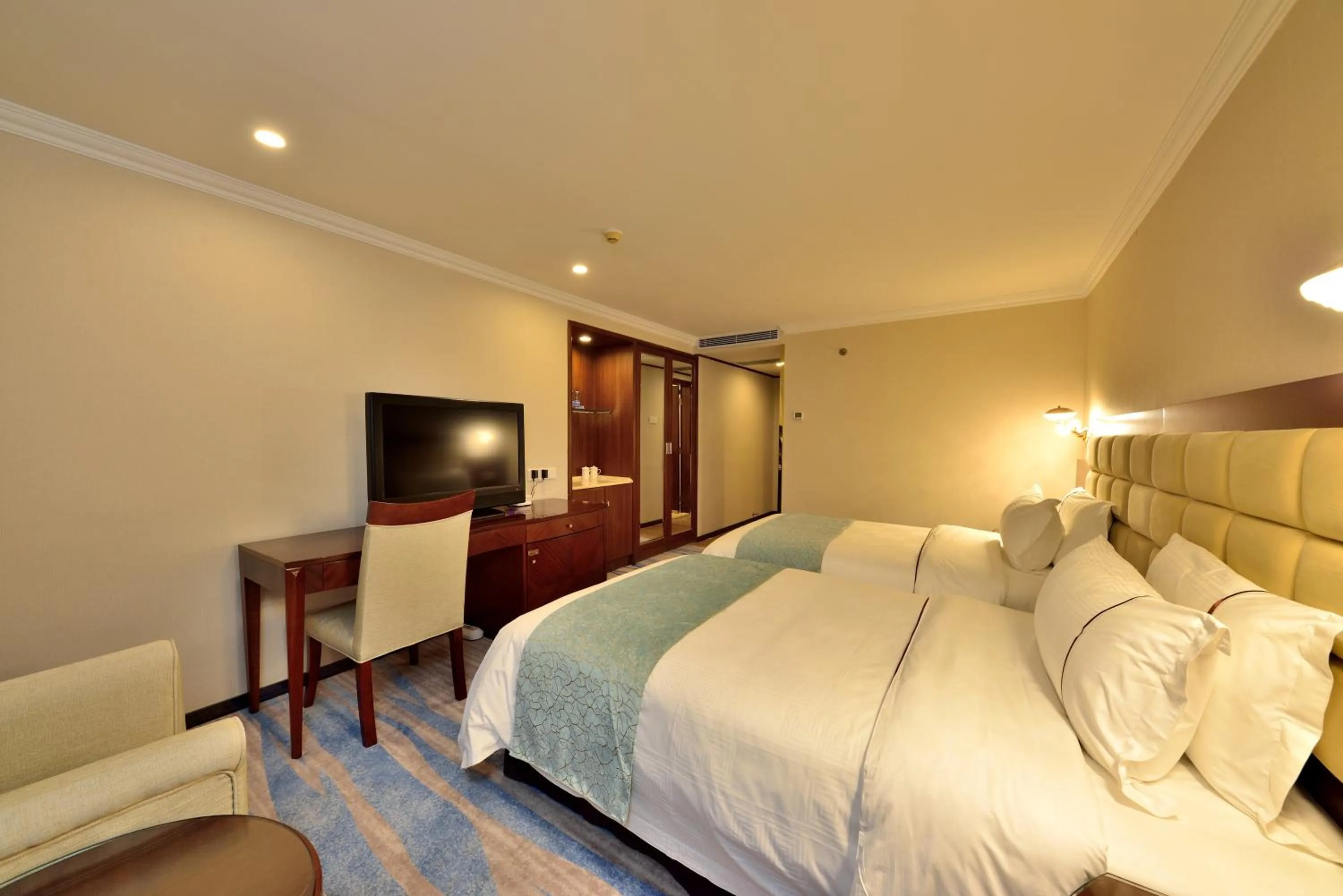 Bed in Hai Jun Hotel Guangzhou