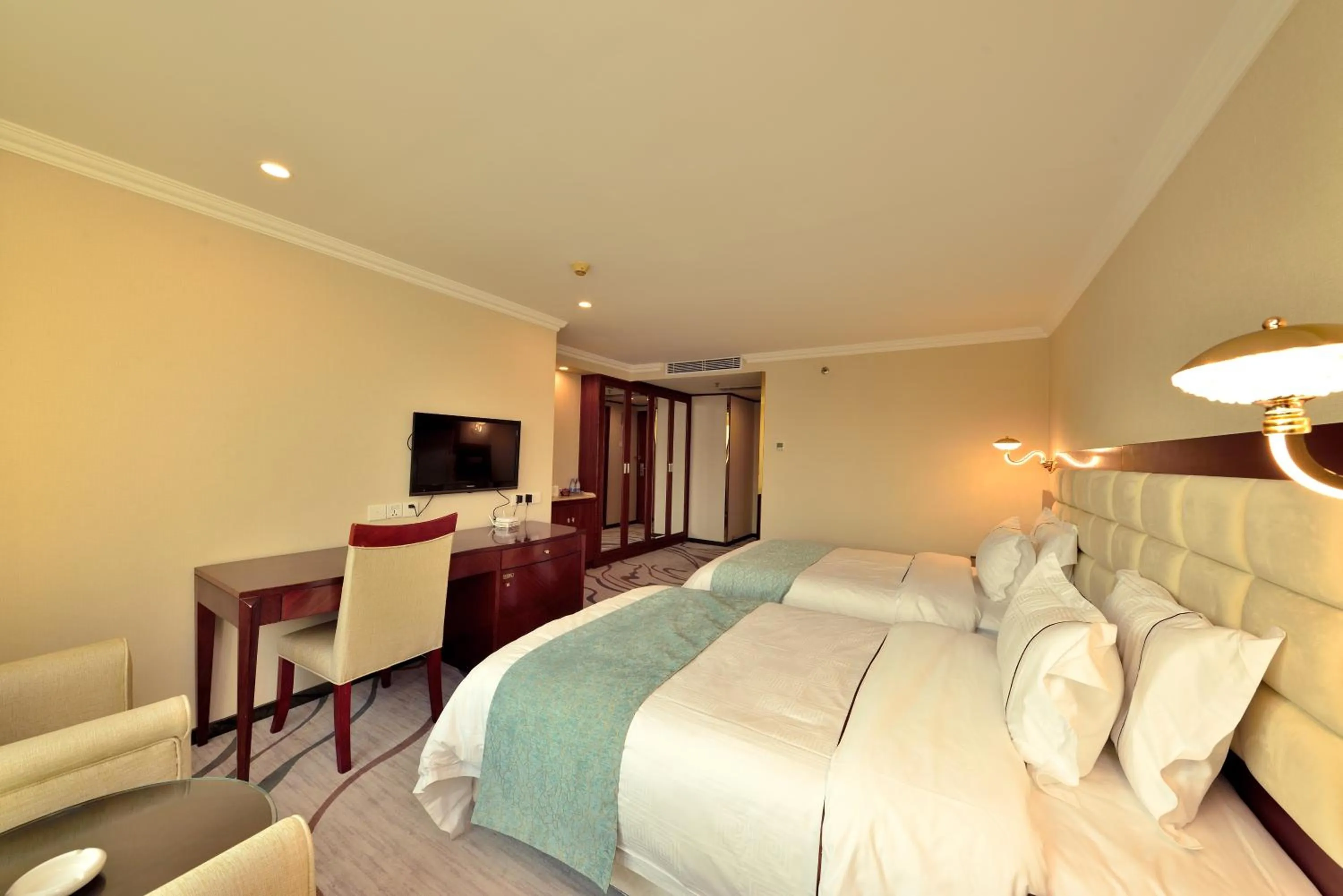 Bed in Hai Jun Hotel Guangzhou