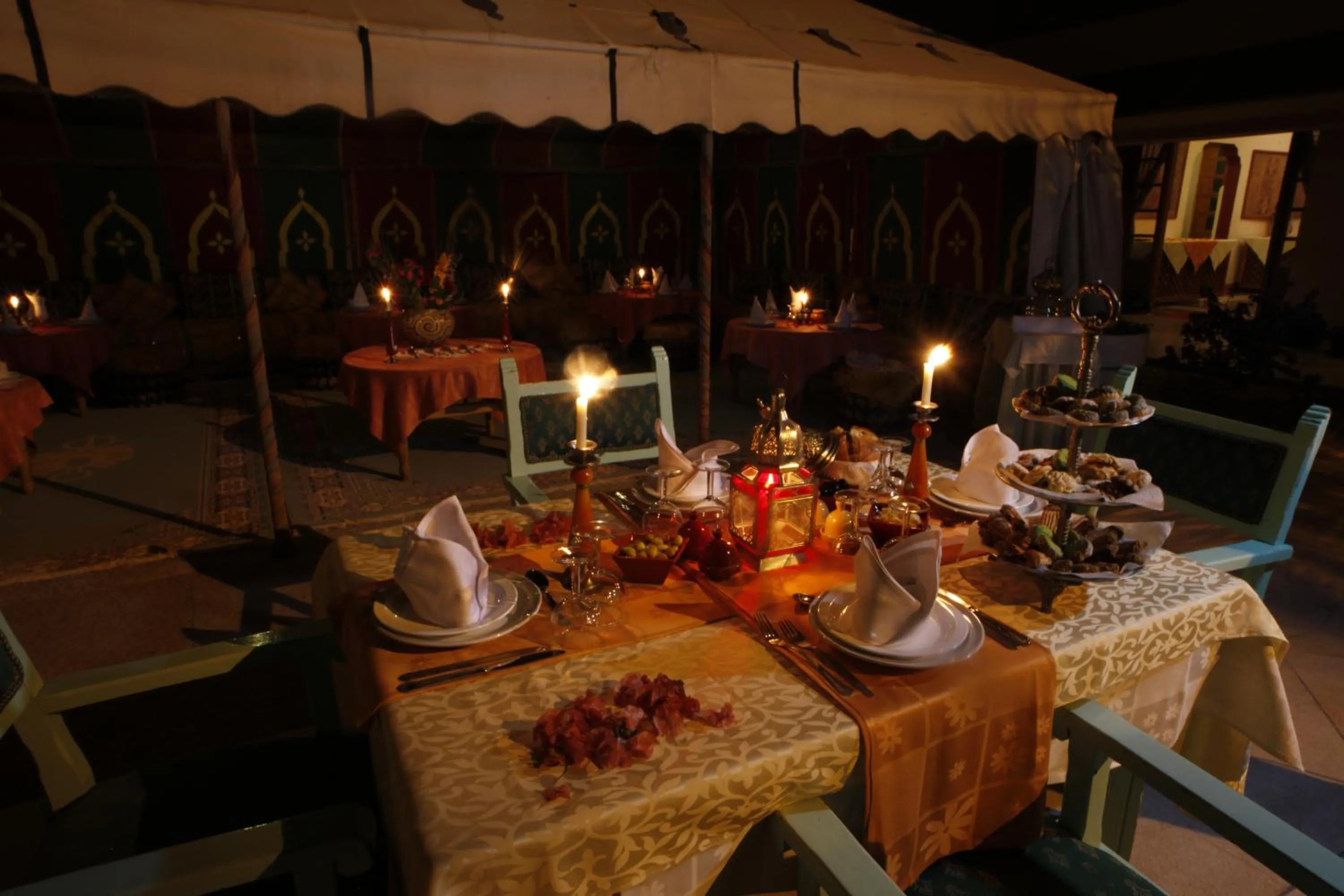 Restaurant/places to eat in Hôtel Le Tinsouline