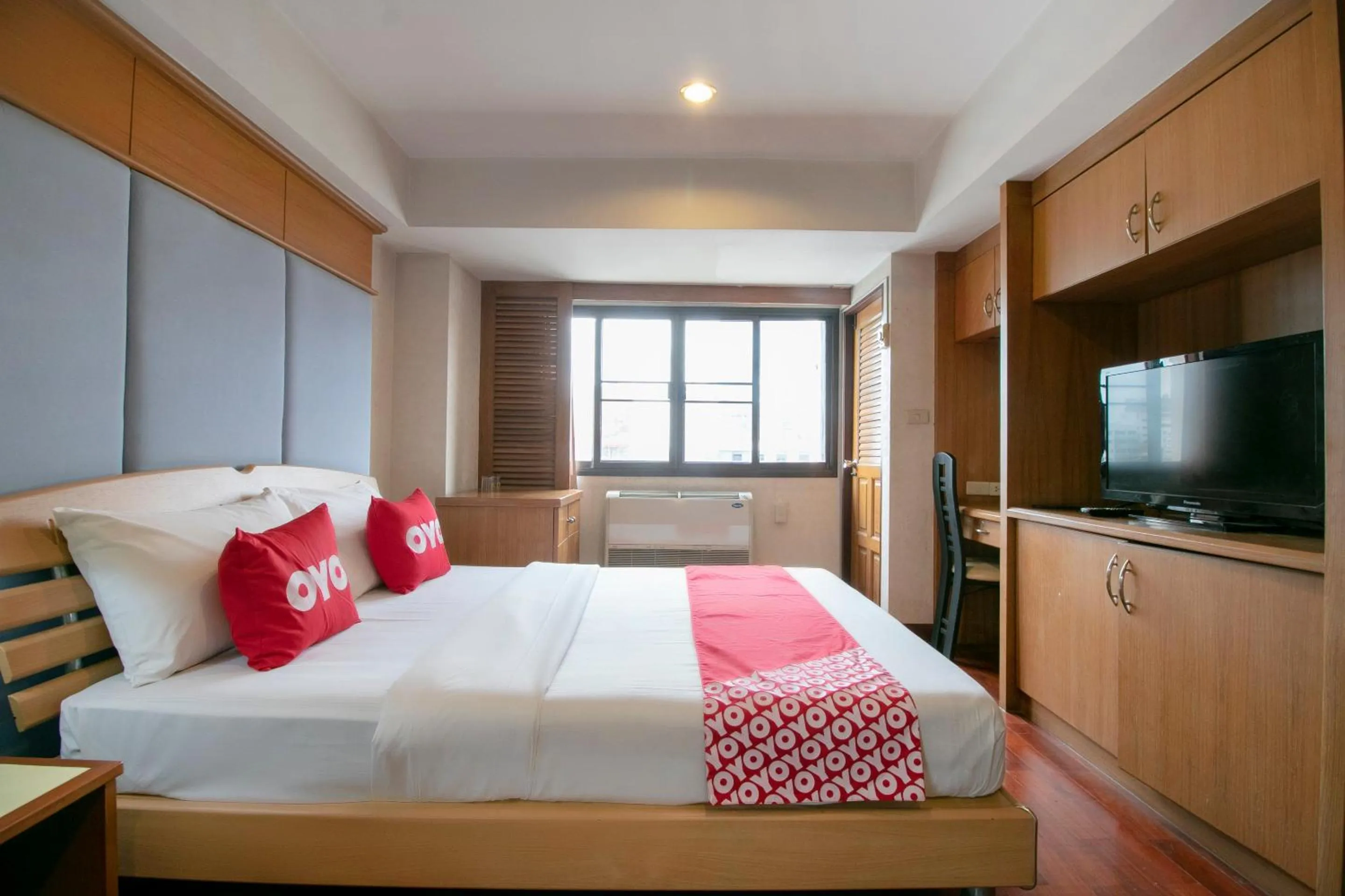 Bedroom, Bed in Hotel Win Long