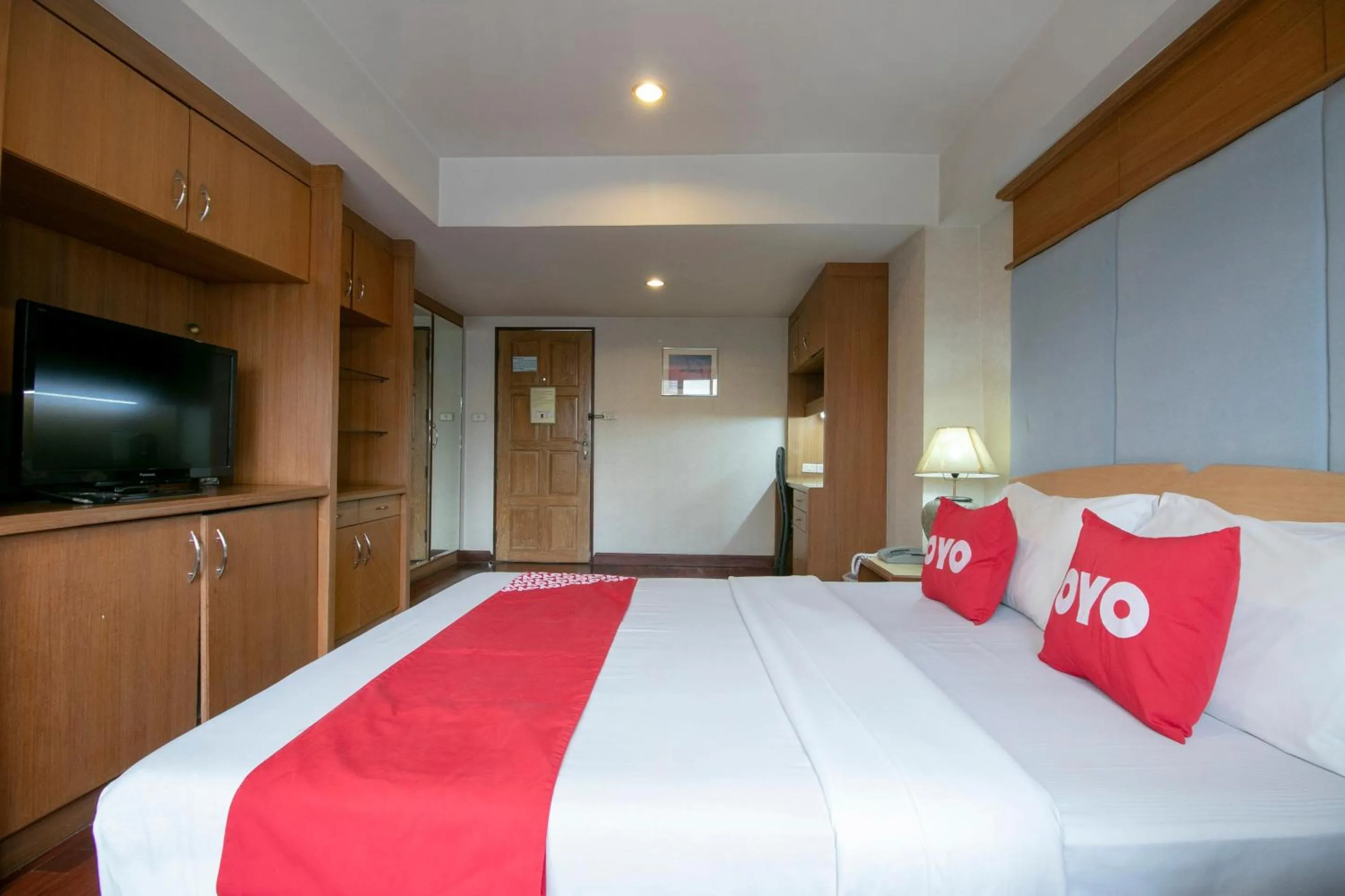 Bedroom, Bed in Hotel Win Long