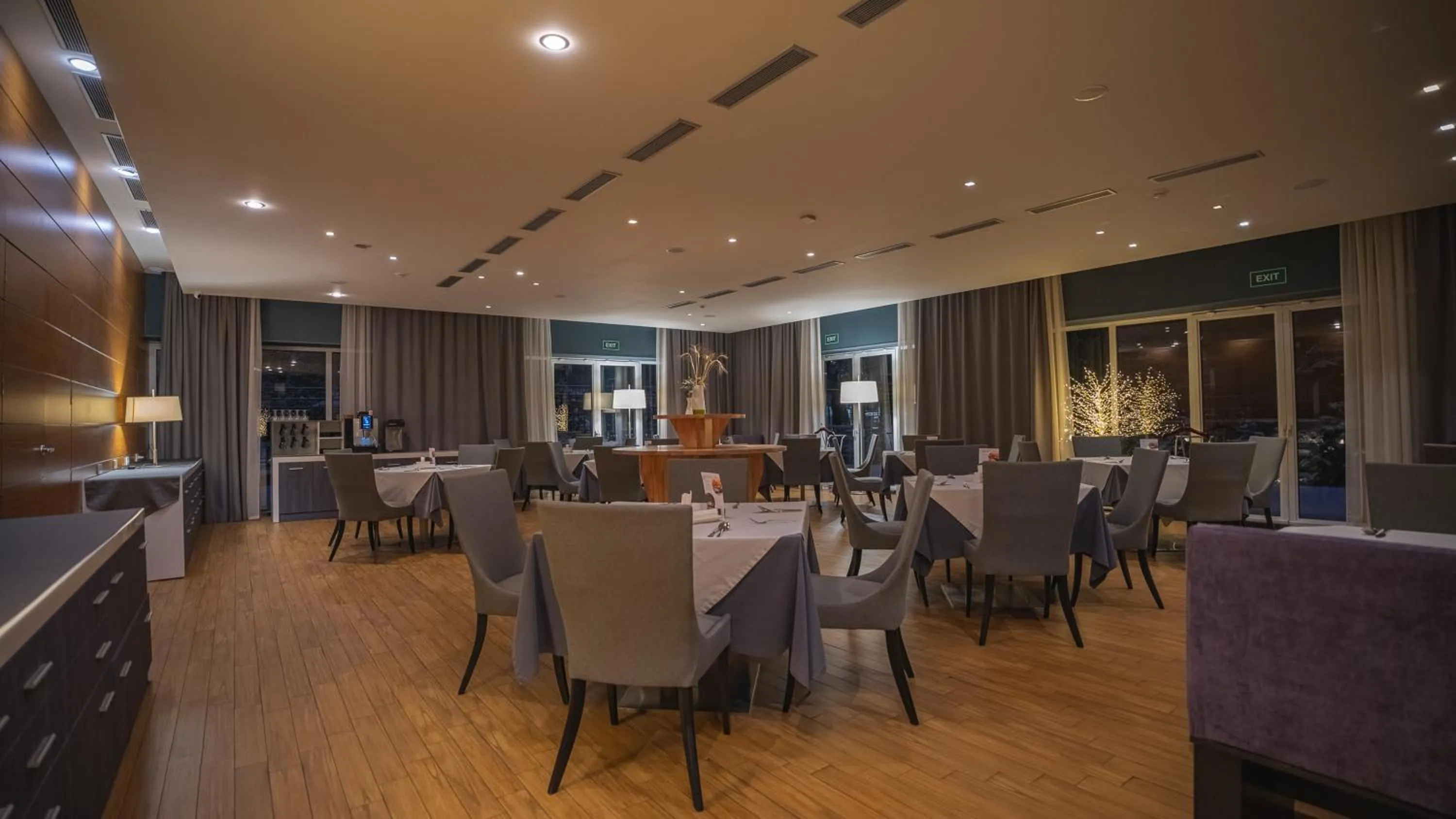 Restaurant/places to eat in Park Hotel Almaty