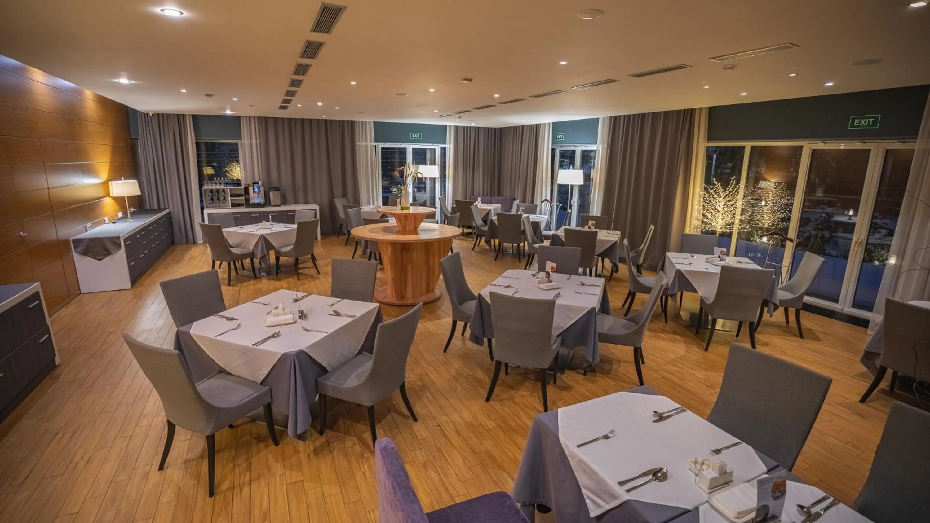 Restaurant/places to eat in Park Hotel Almaty