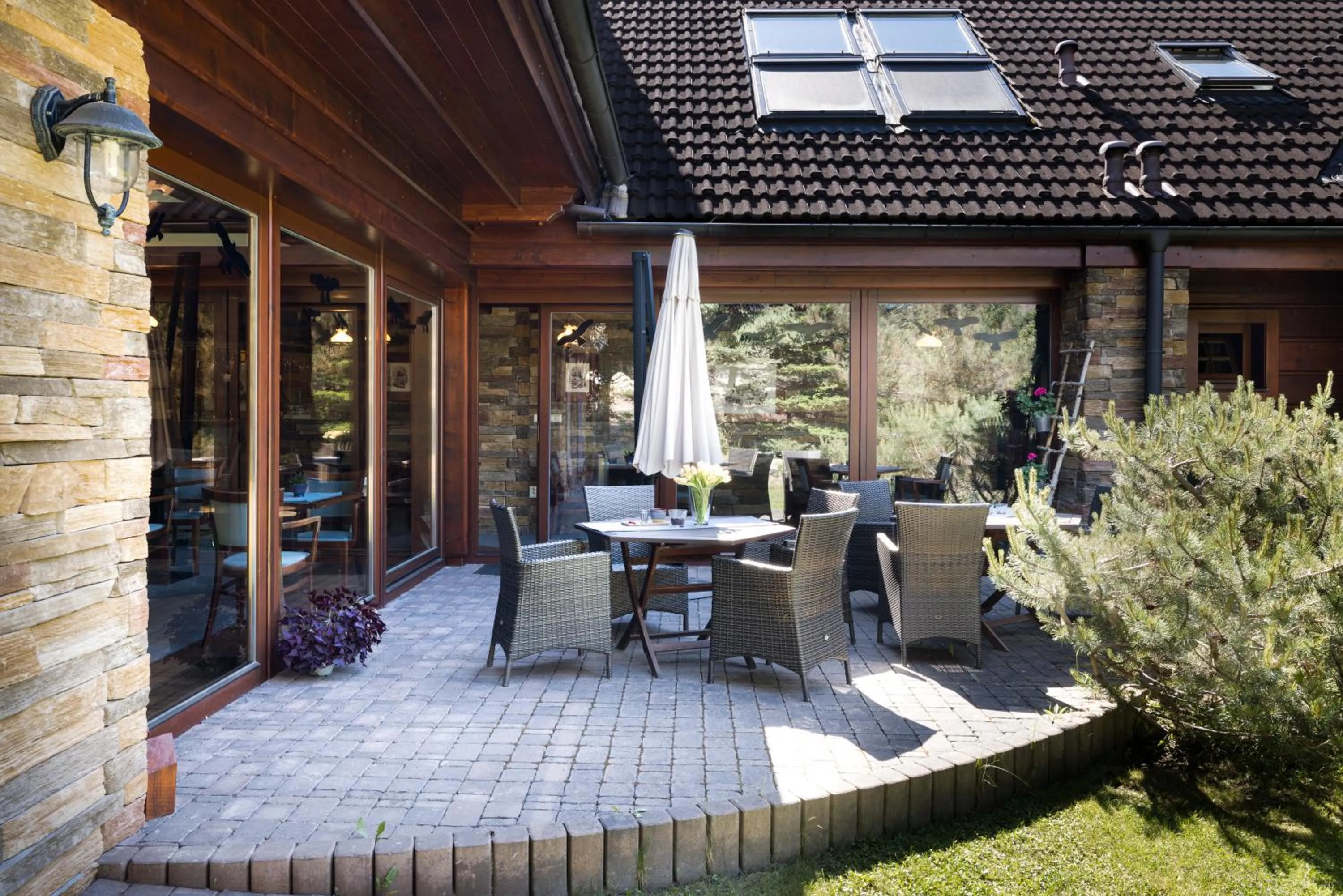 Restaurant/places to eat in Vila GRAND