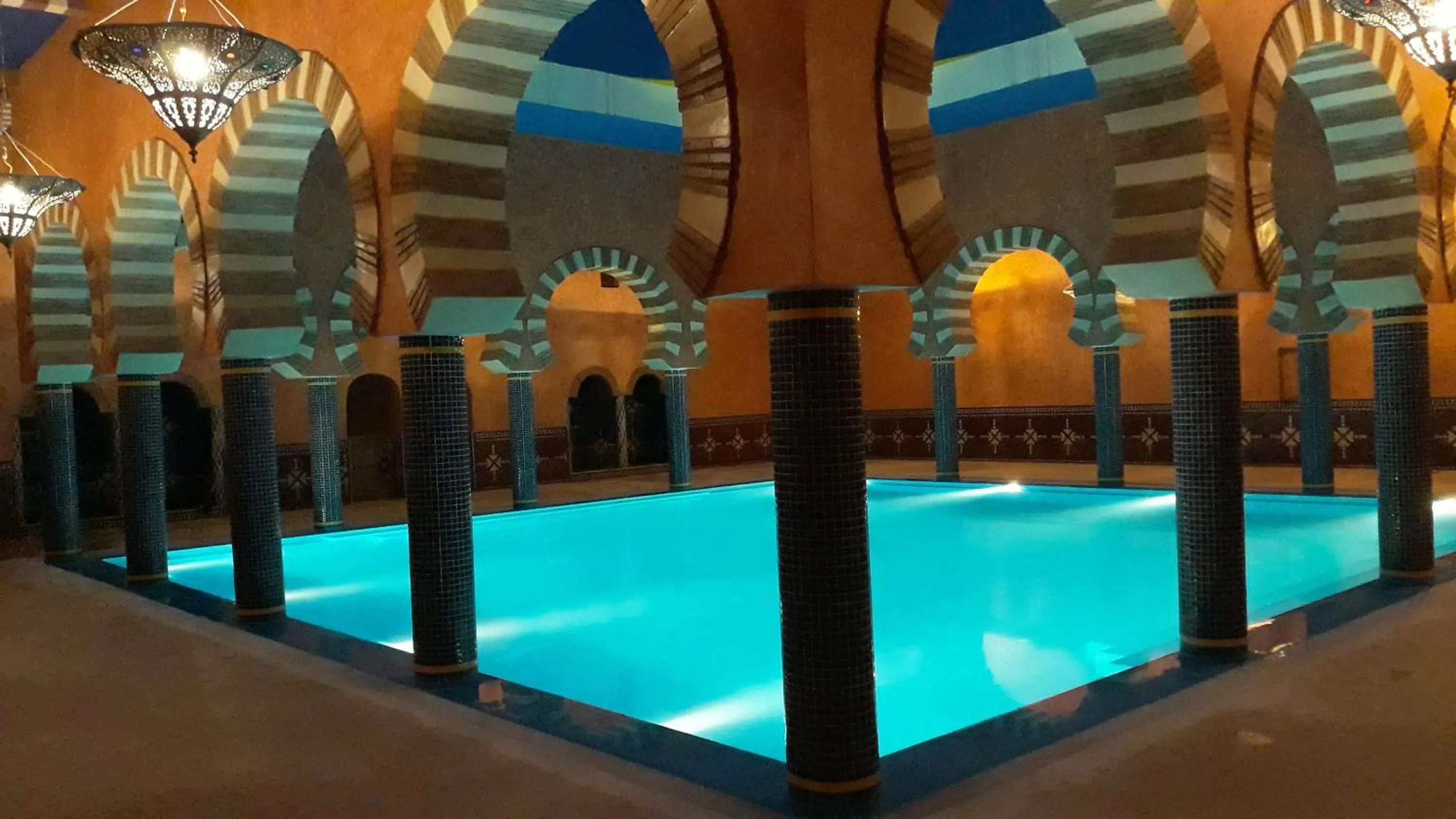 Swimming pool in Hotel Kasbah Azalay