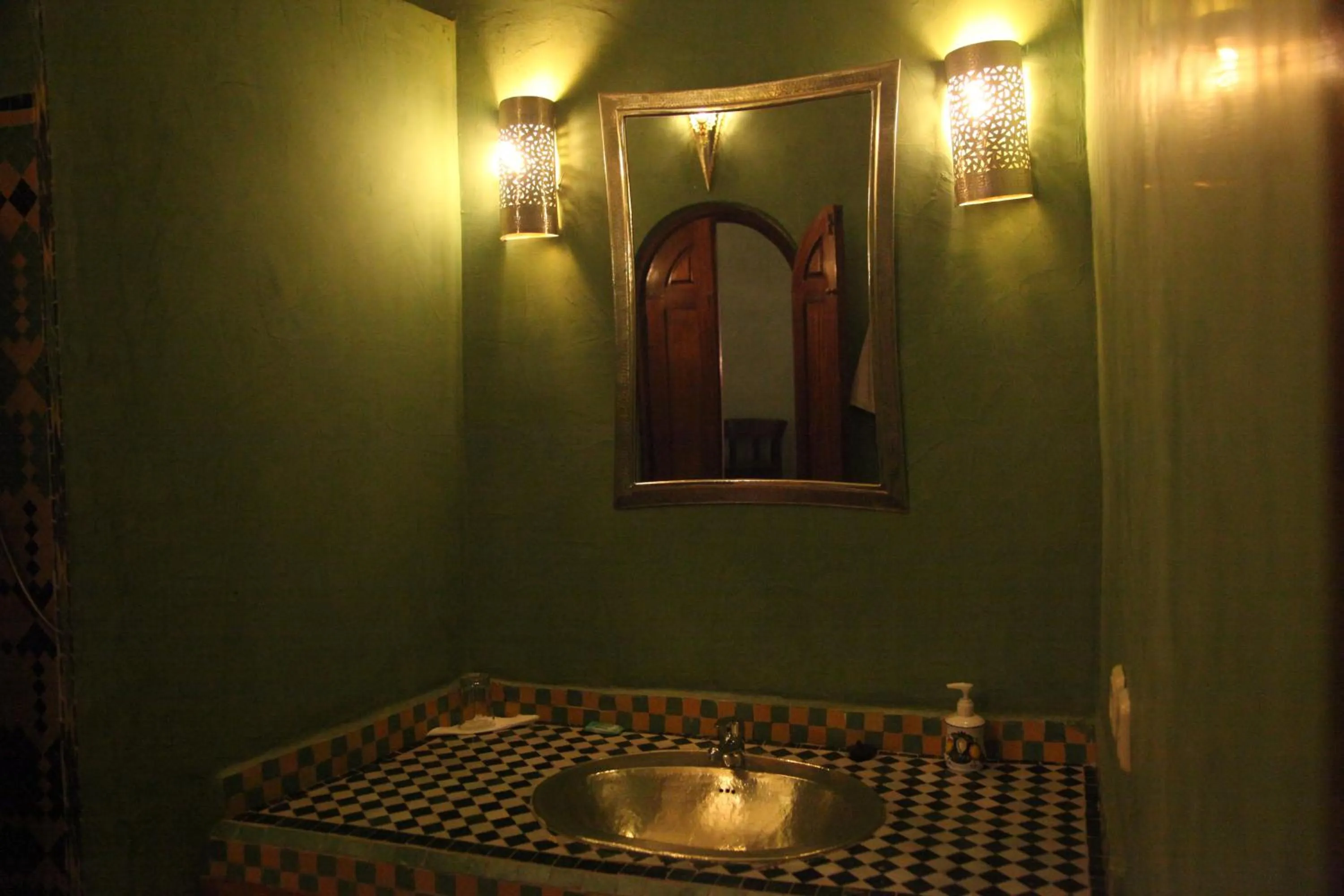 Toilet in Hotel Kasbah Azalay