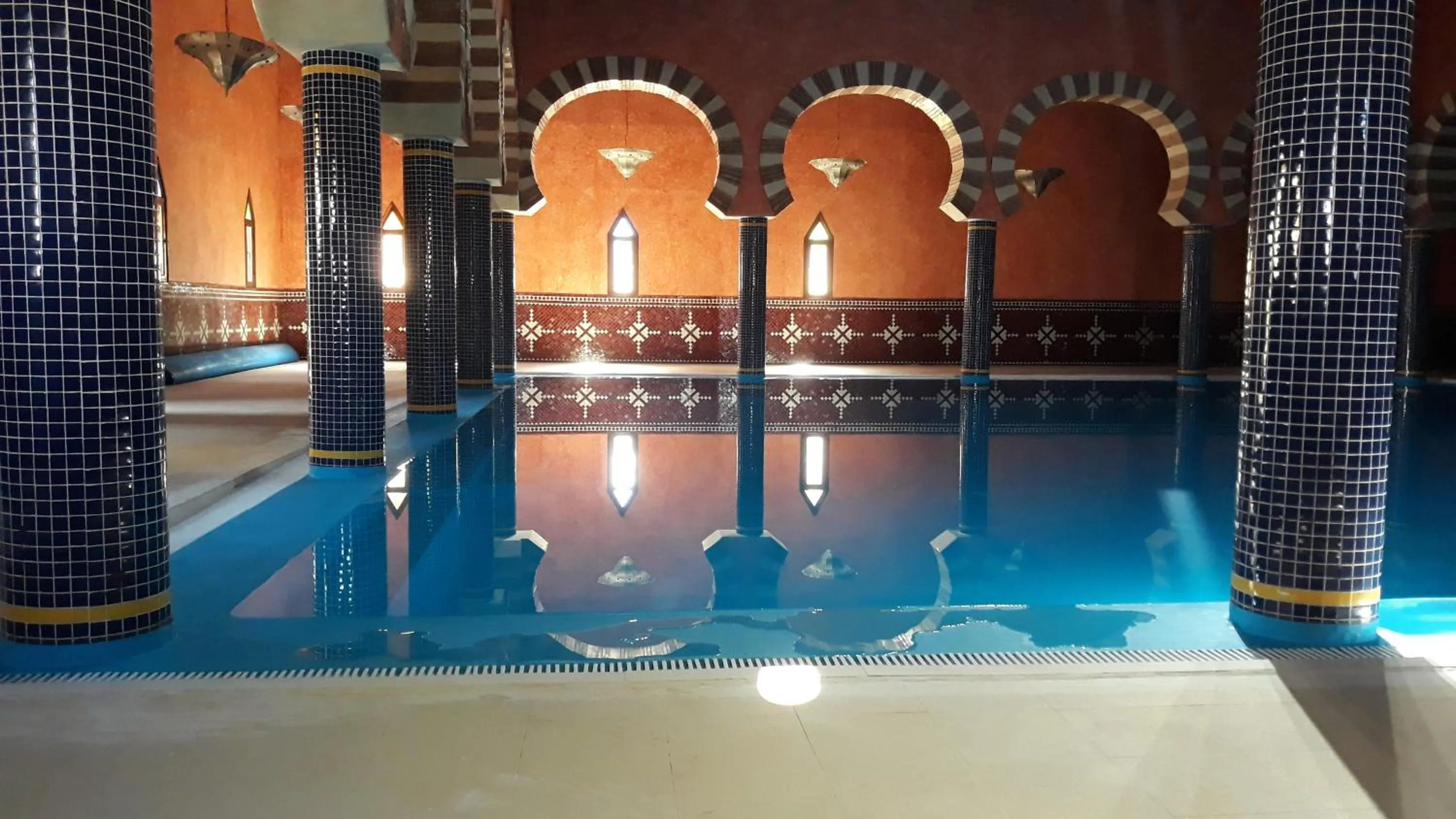 Swimming pool in Hotel Kasbah Azalay
