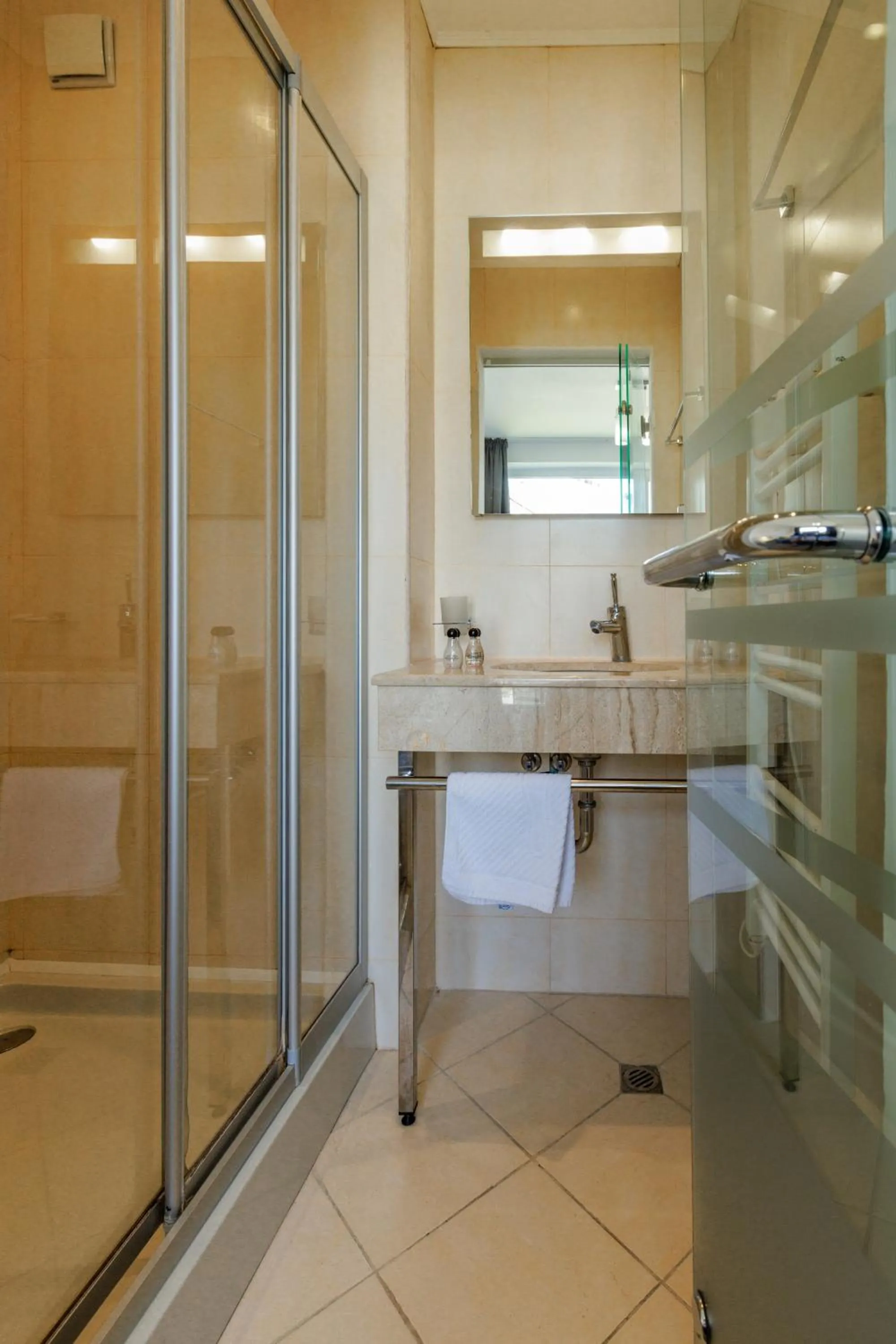 Shower in Saint George Palace Aparthotel