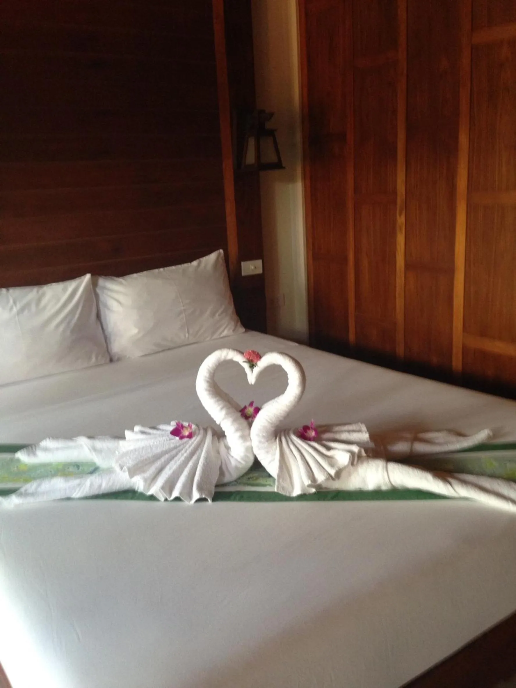 Bed in Baan Pakgasri Hideaway