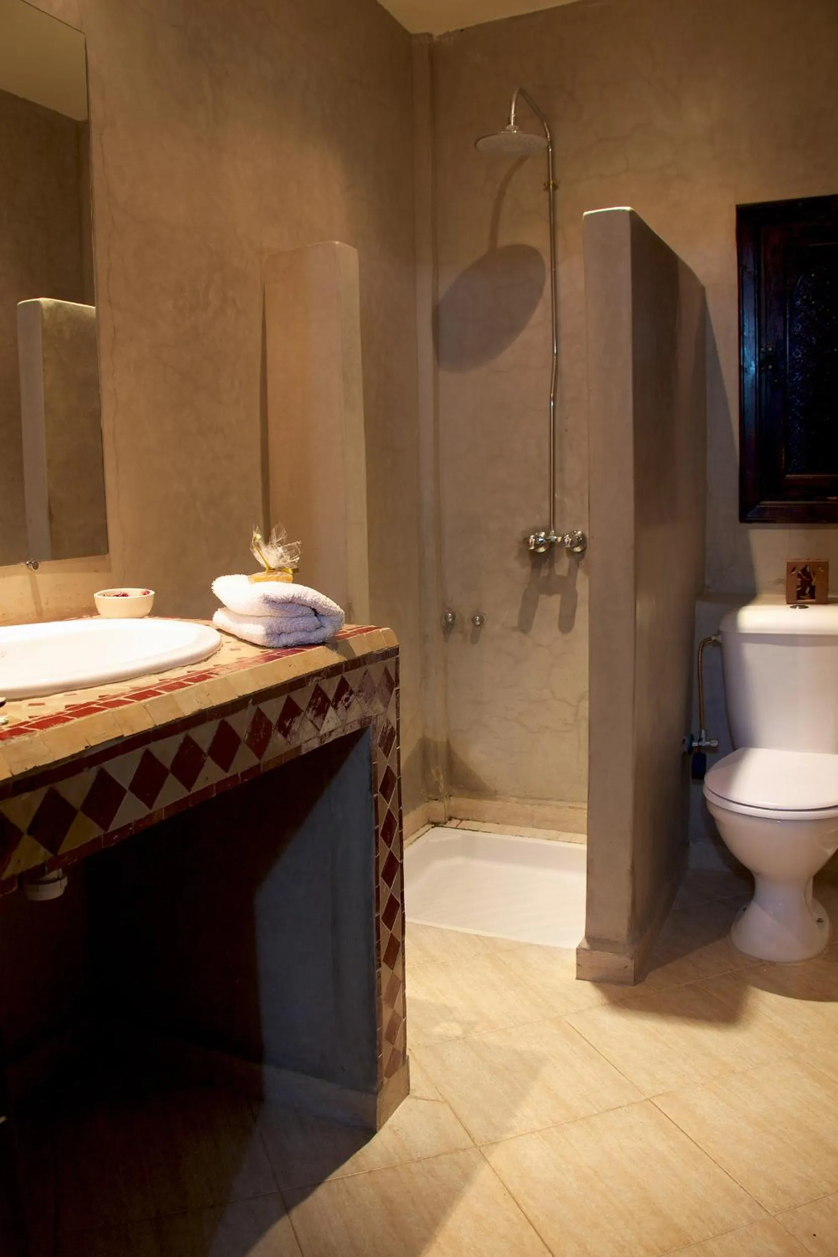 Shower in Hotel Azoul