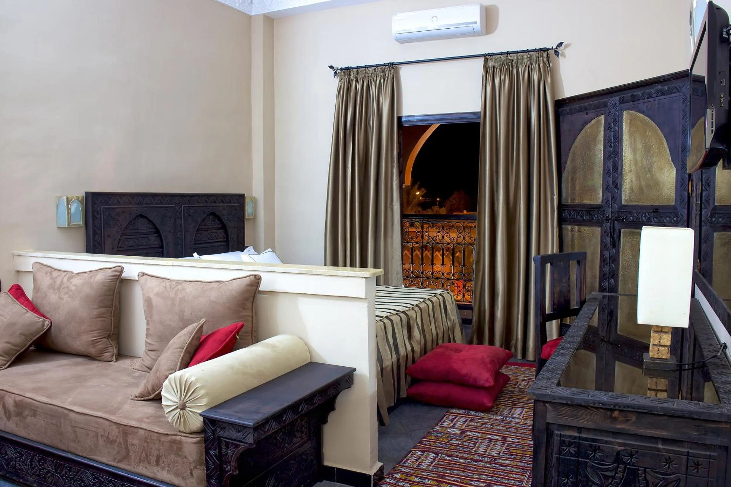 Bedroom, Bed in Hotel Azoul