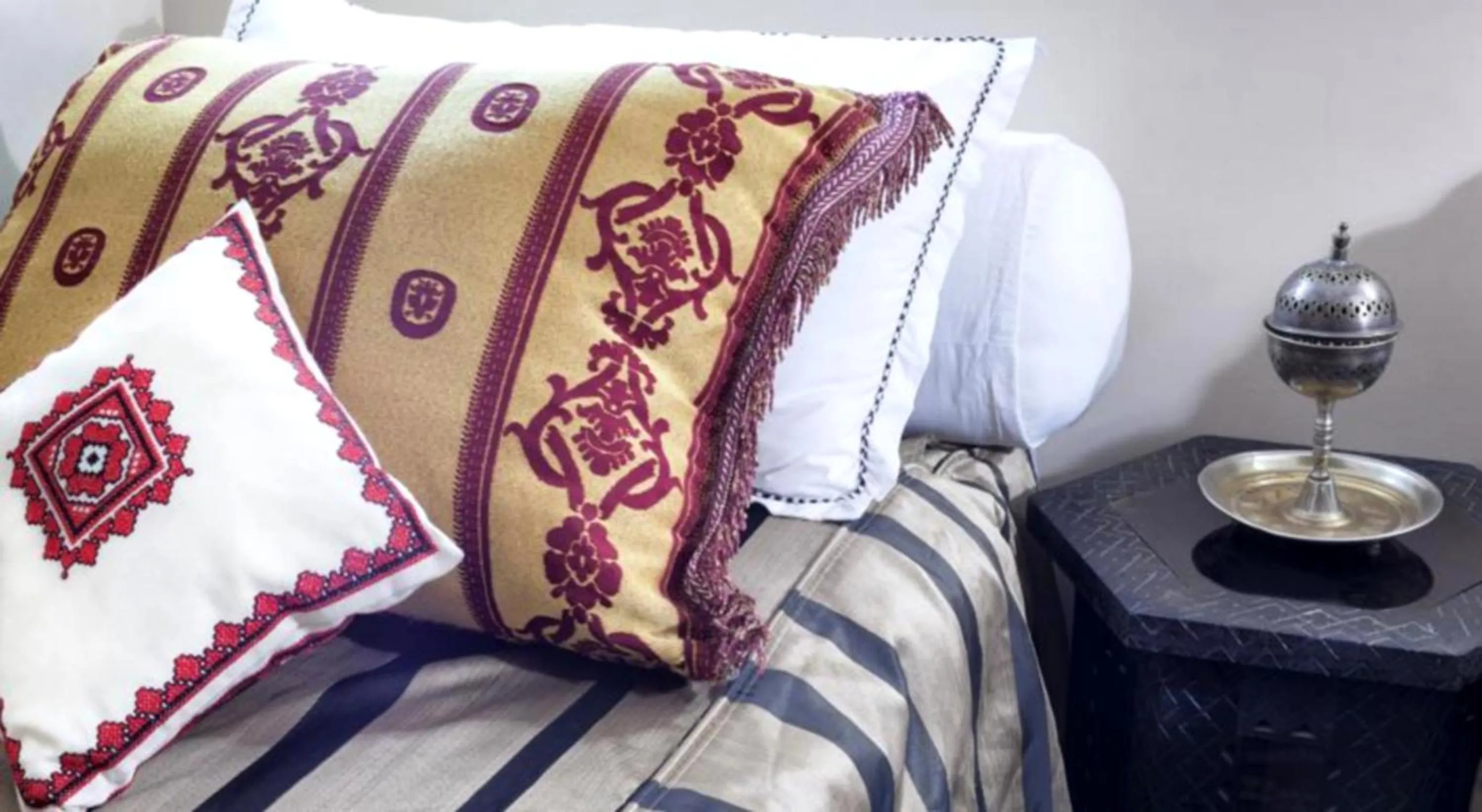 Decorative detail, Bed in Hotel Azoul