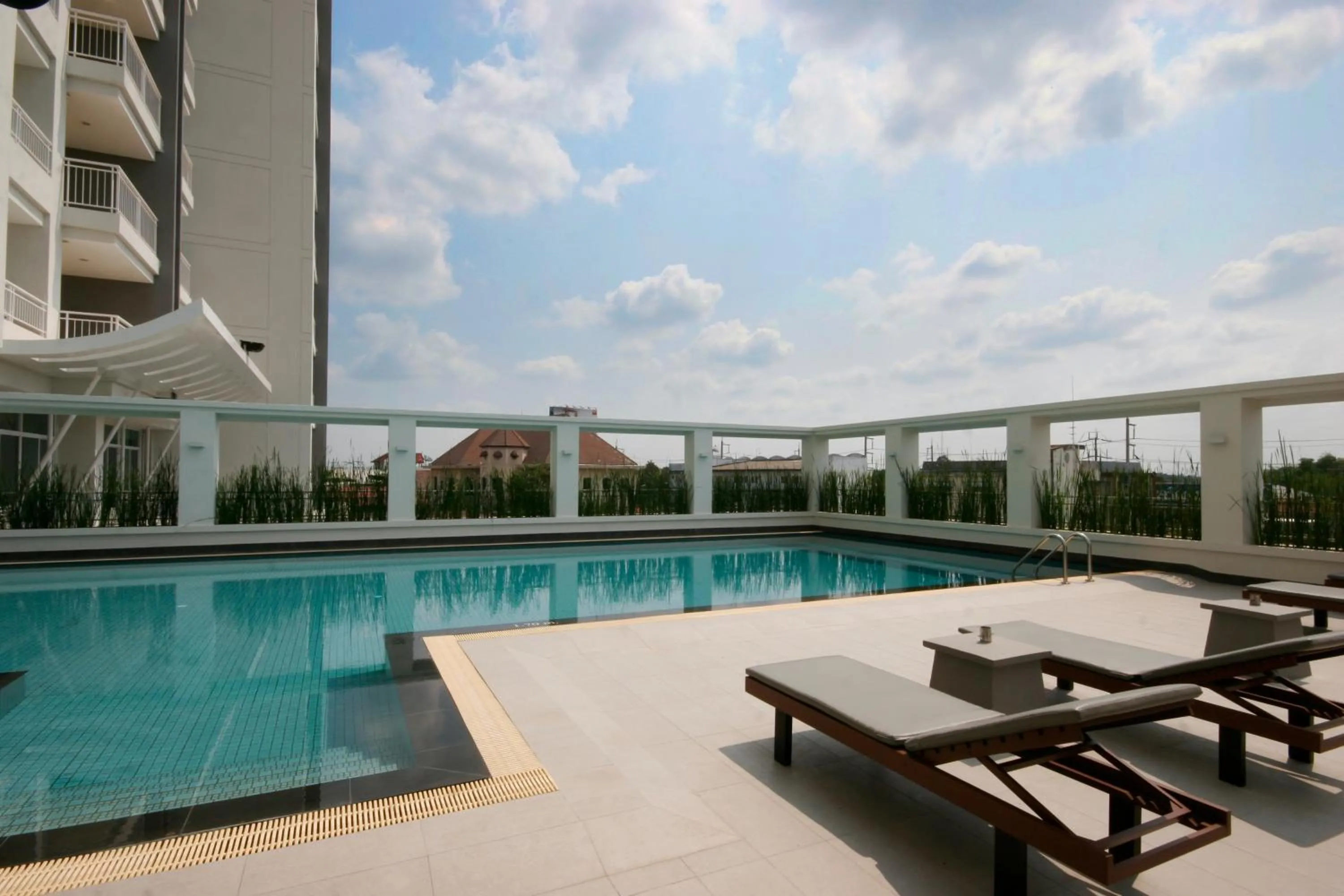 Swimming pool in Kantary Hotel Kabinburi