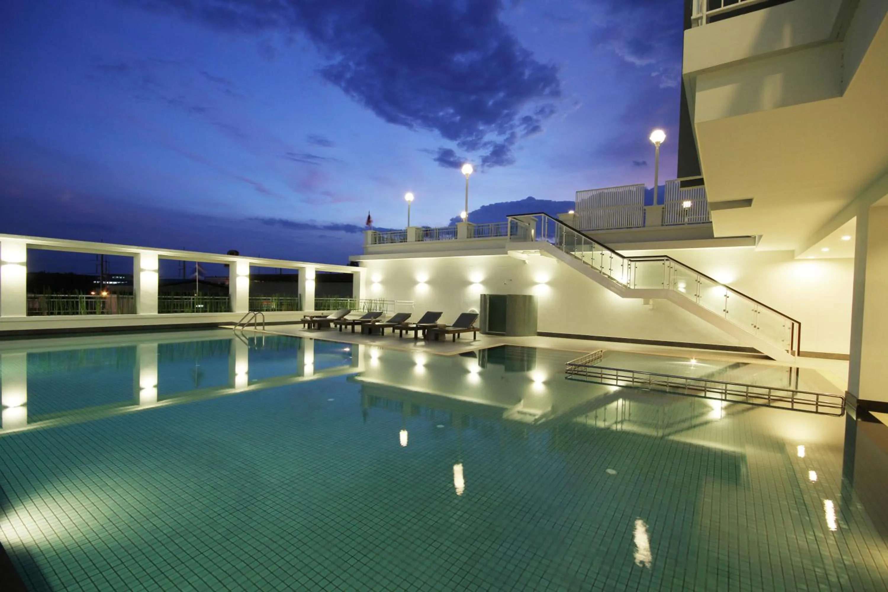 Swimming pool in Kantary Hotel Kabinburi