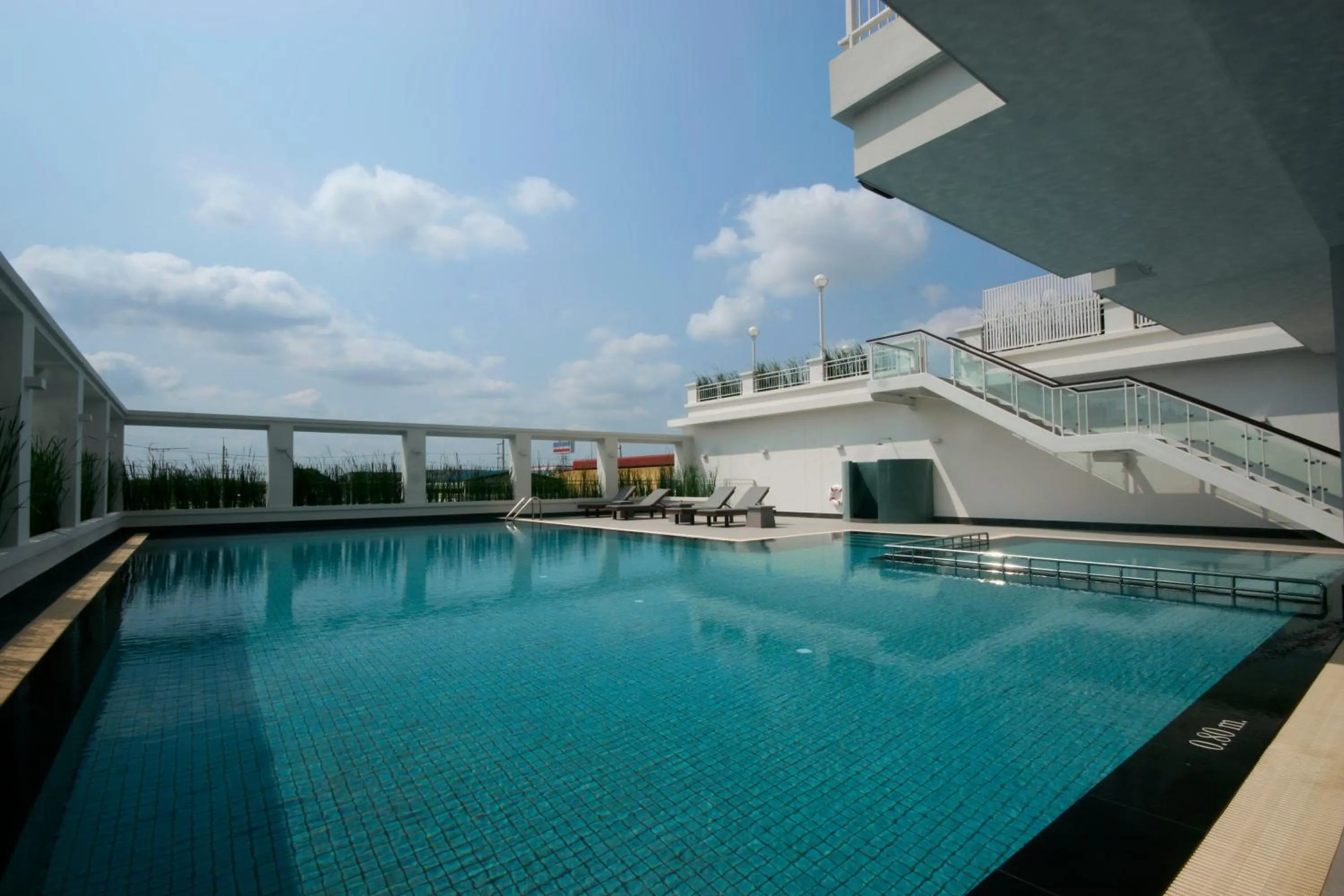 Swimming pool in Kantary Hotel Kabinburi