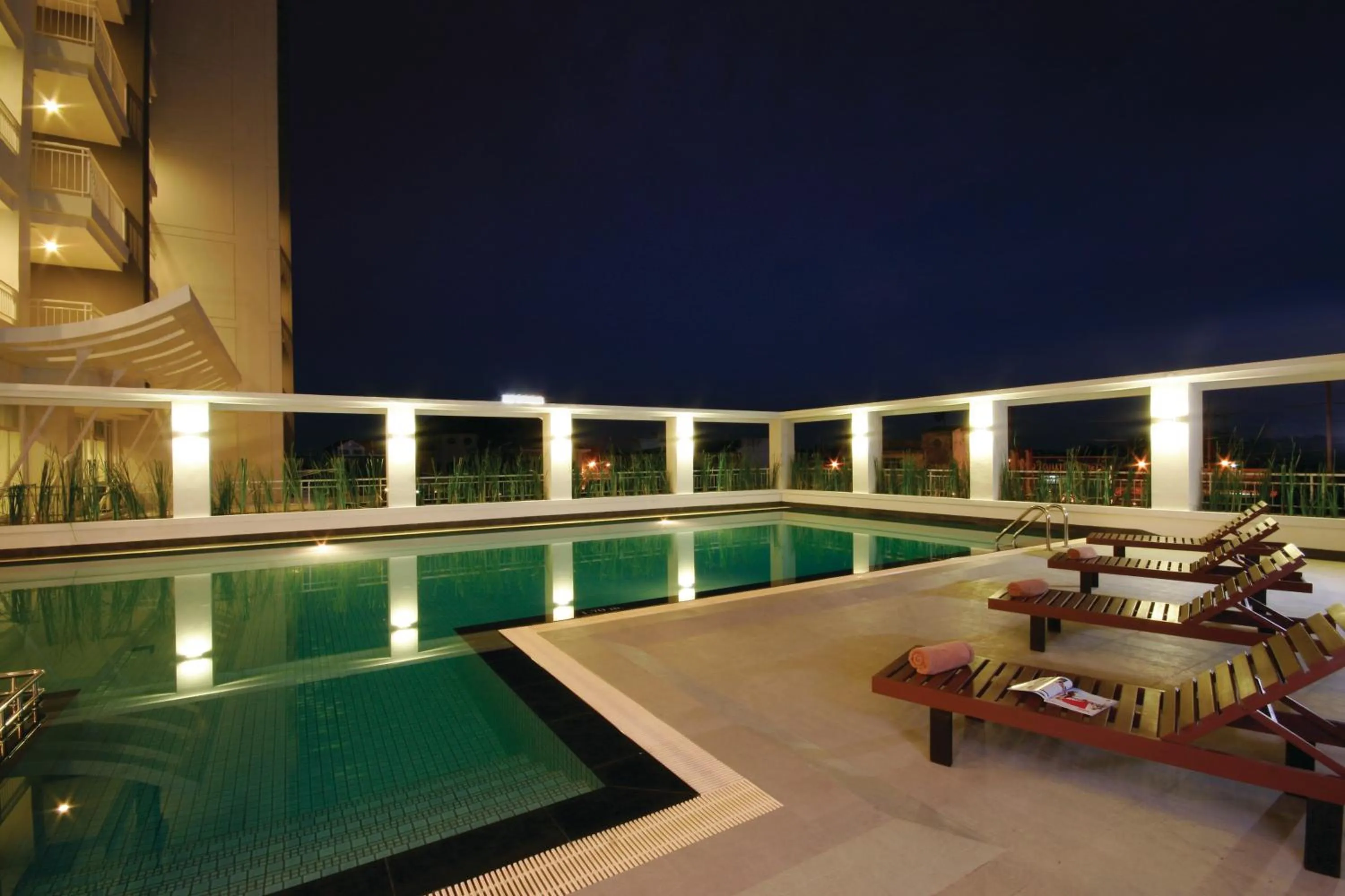 Swimming pool in Kantary Hotel Kabinburi
