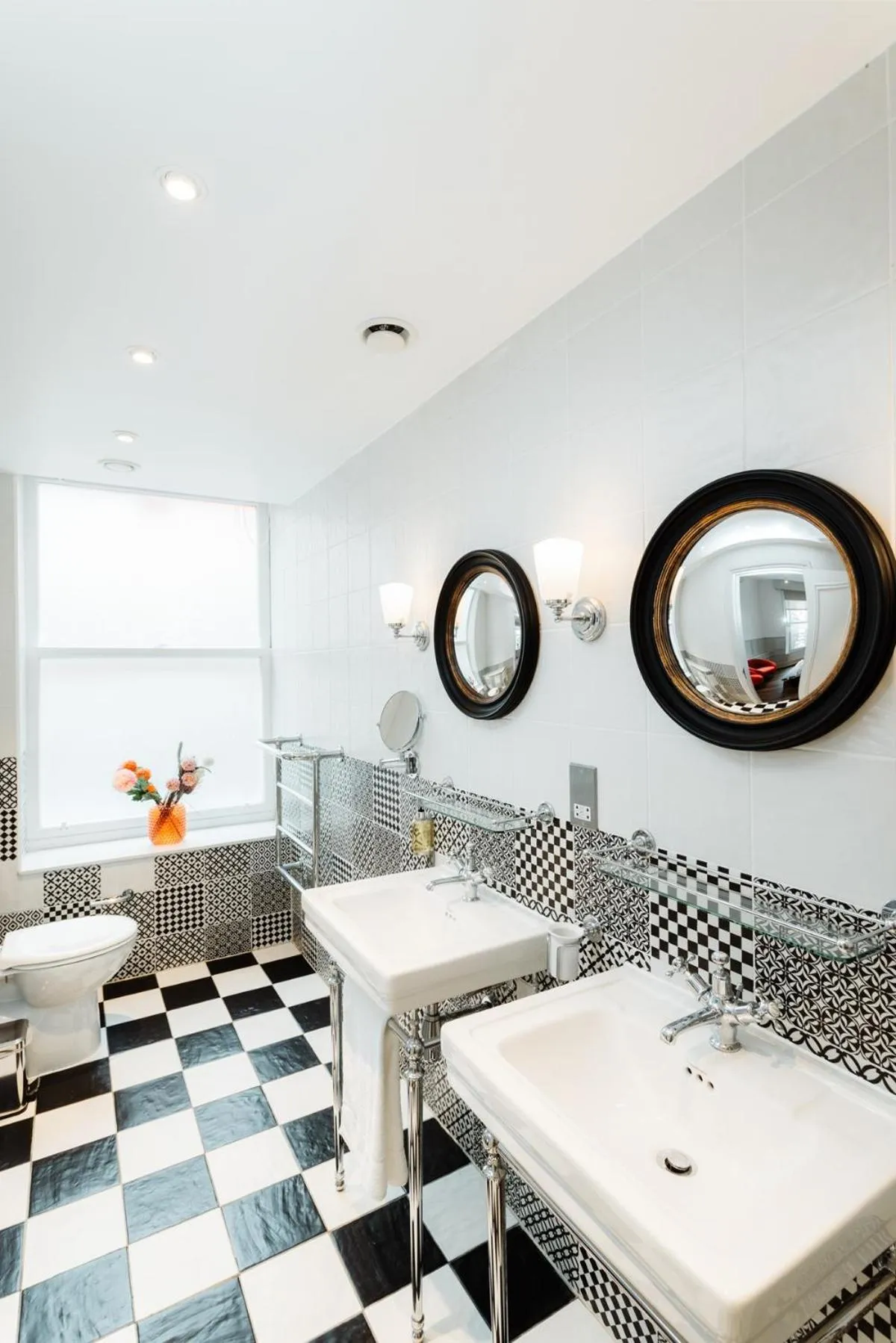 Bathroom in Leicester House Hotel