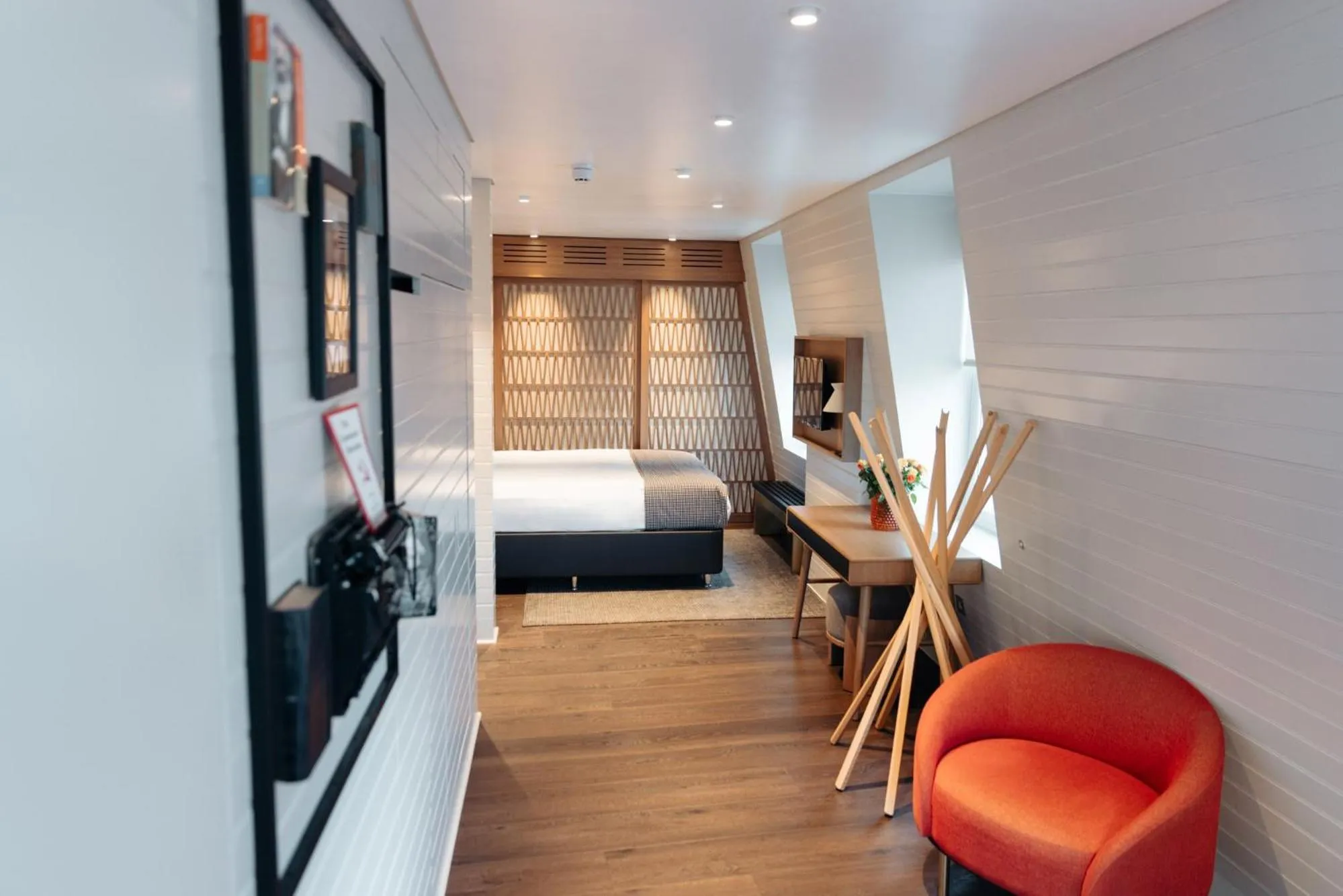 Bed in Leicester House Hotel