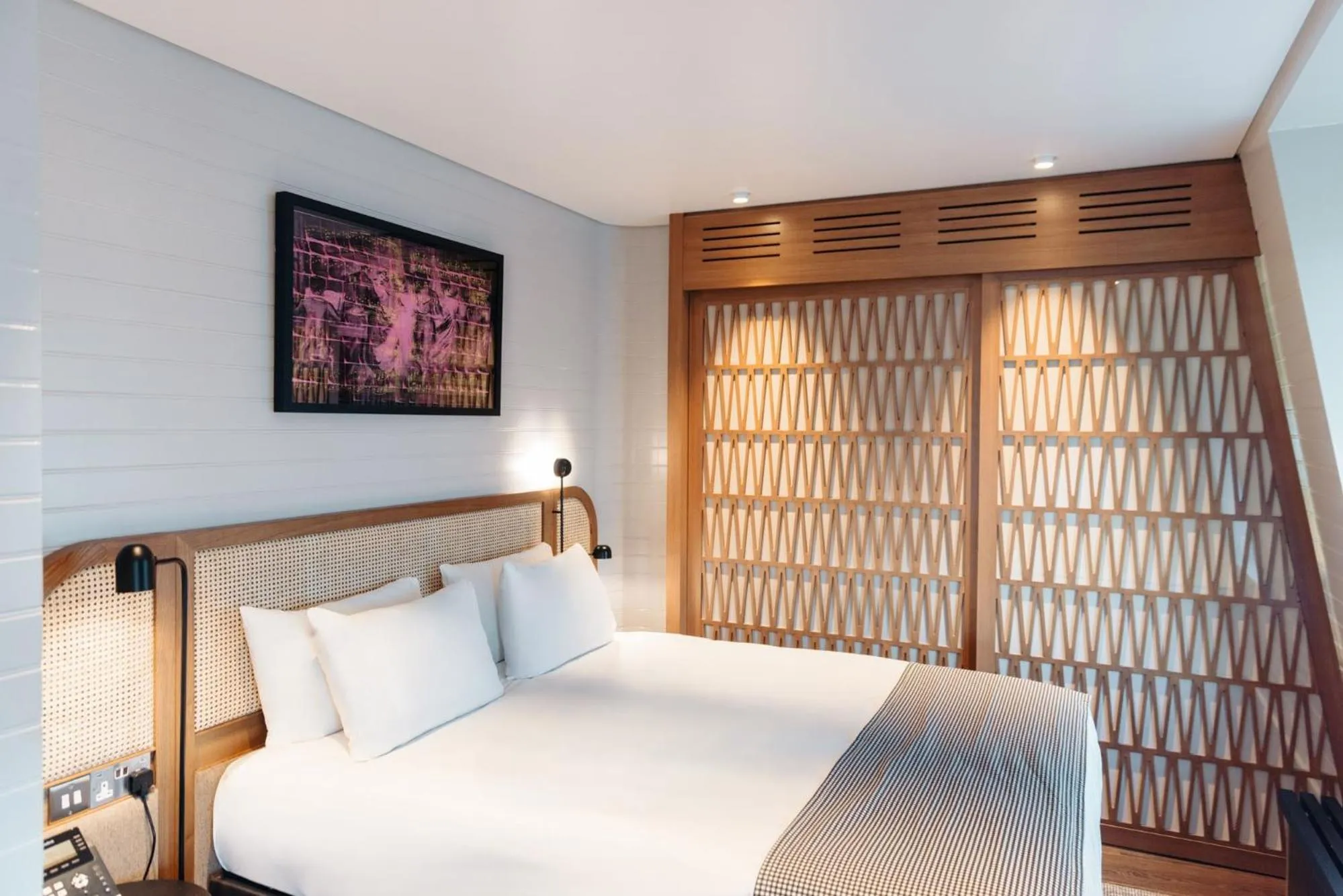 Bed in Leicester House Hotel