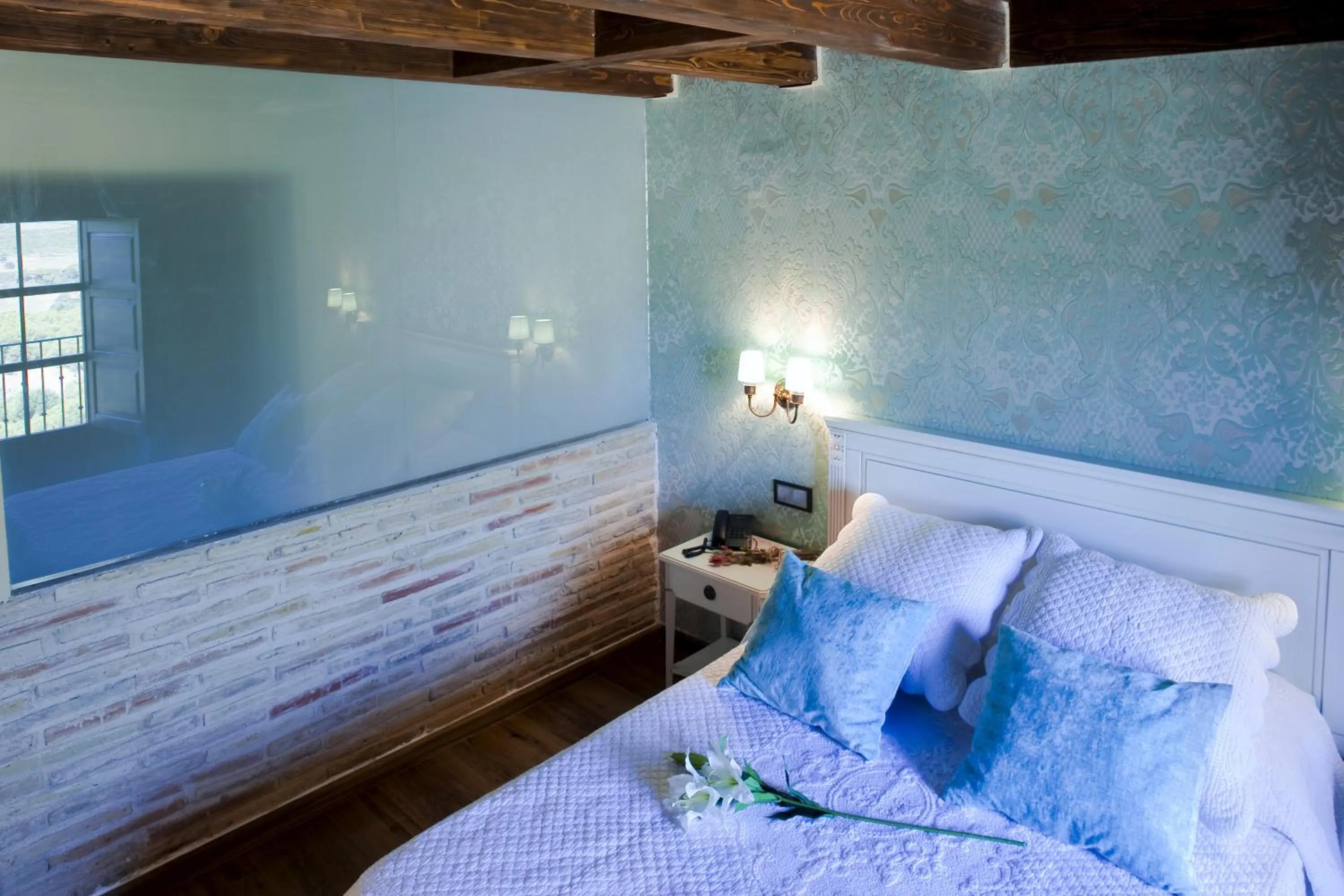 Bedroom, Bed in Hotel Boutique Real Posada De Liena con jacuzzi y Restaurante Liena