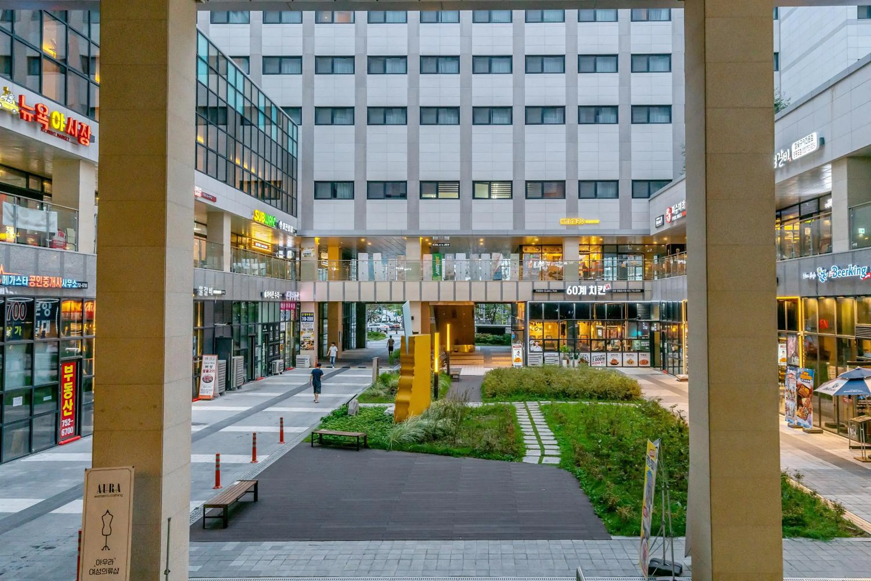 Neighbourhood in Howard Johnson by Wyndham Incheon Airport