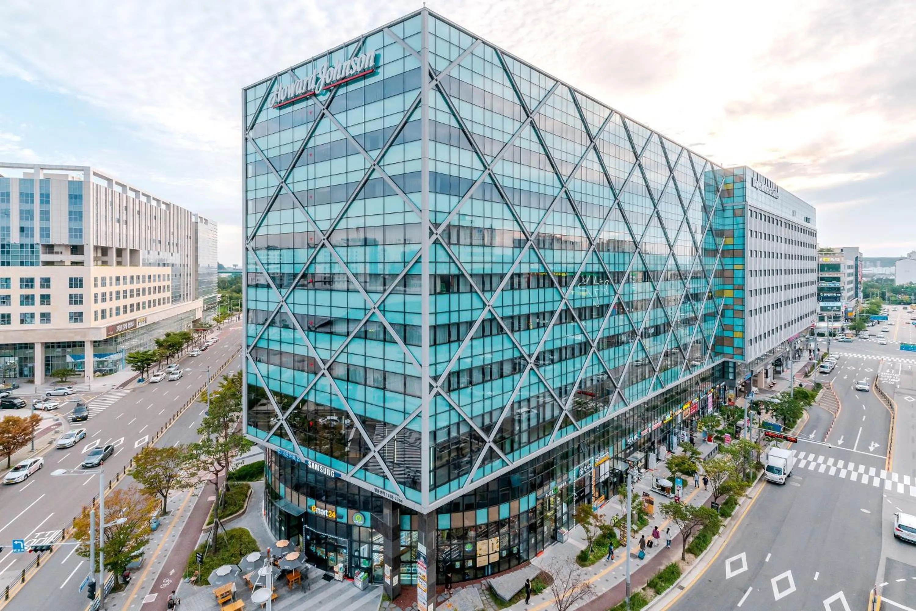 Property building in Howard Johnson by Wyndham Incheon Airport