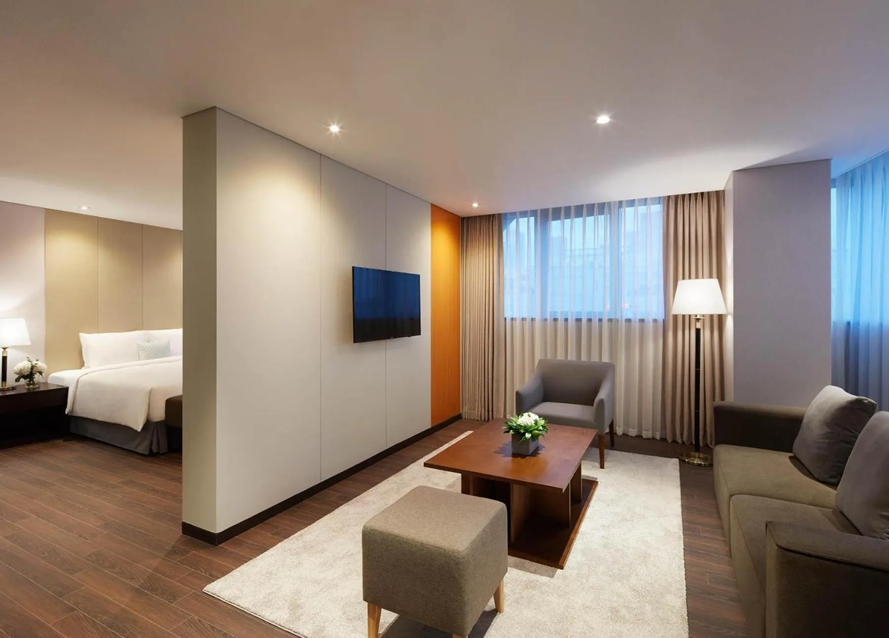 Living room, Bed in Howard Johnson by Wyndham Incheon Airport