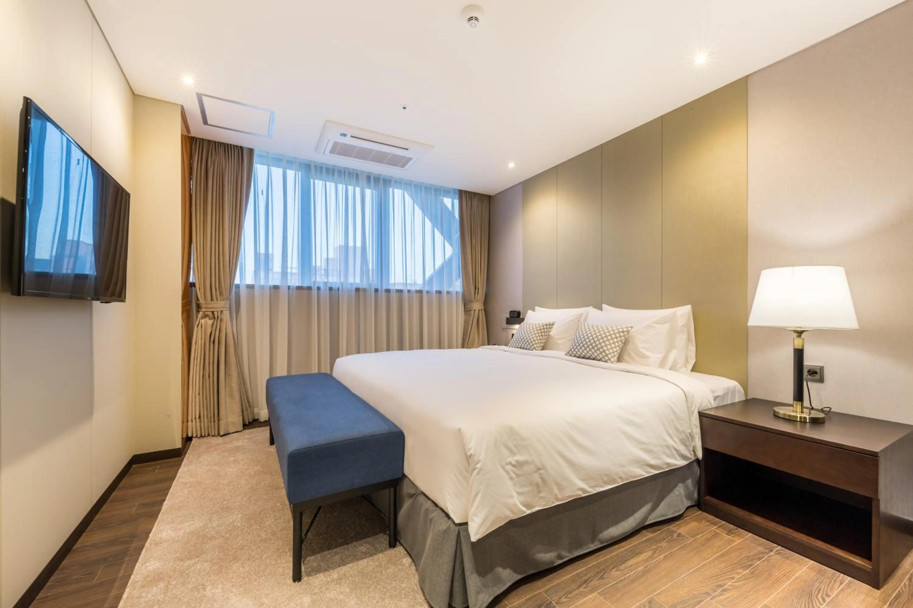 Bed in Howard Johnson by Wyndham Incheon Airport