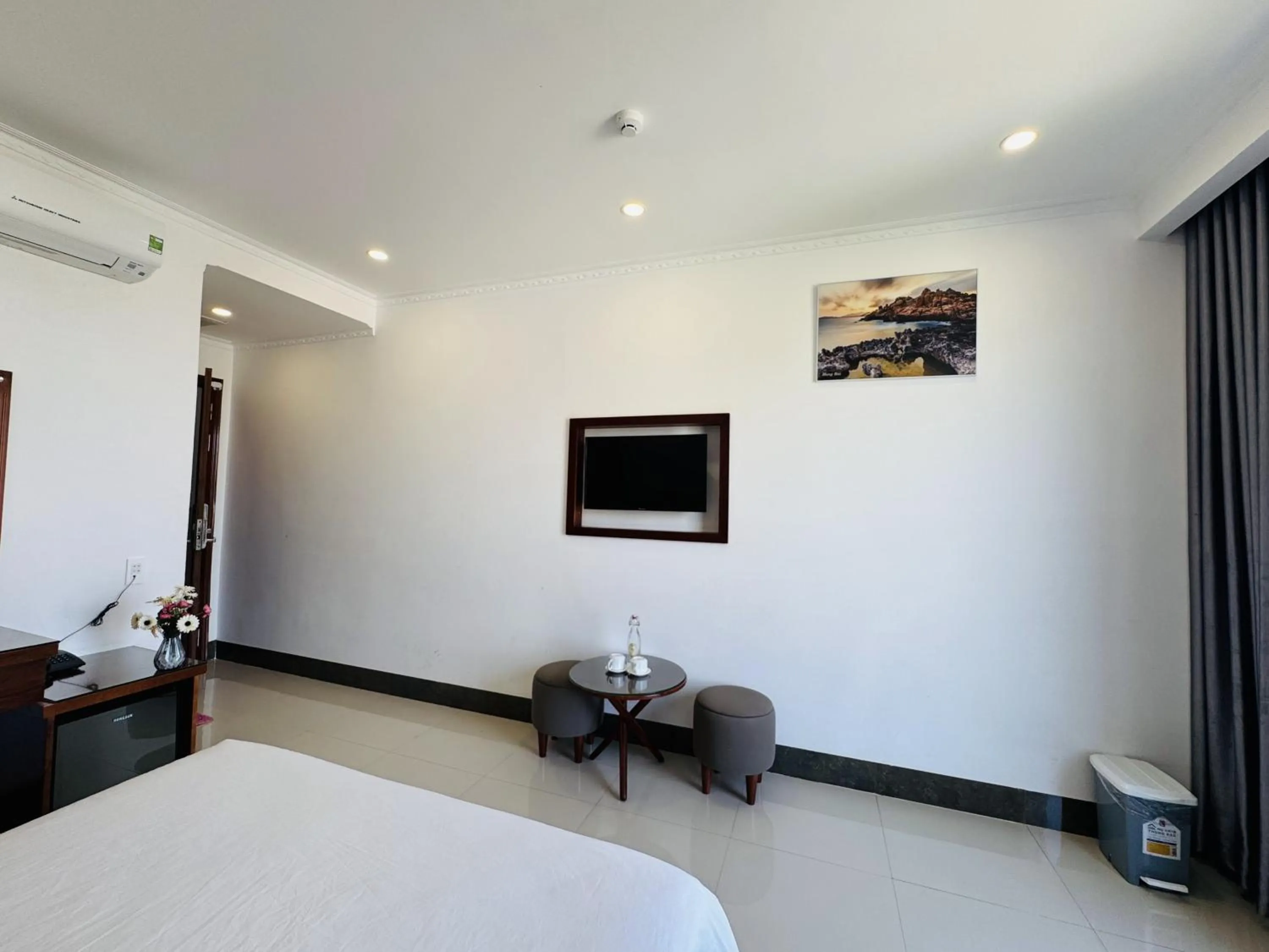 Photo of the whole room, Bed in Khách Sạn Ninh Chữ