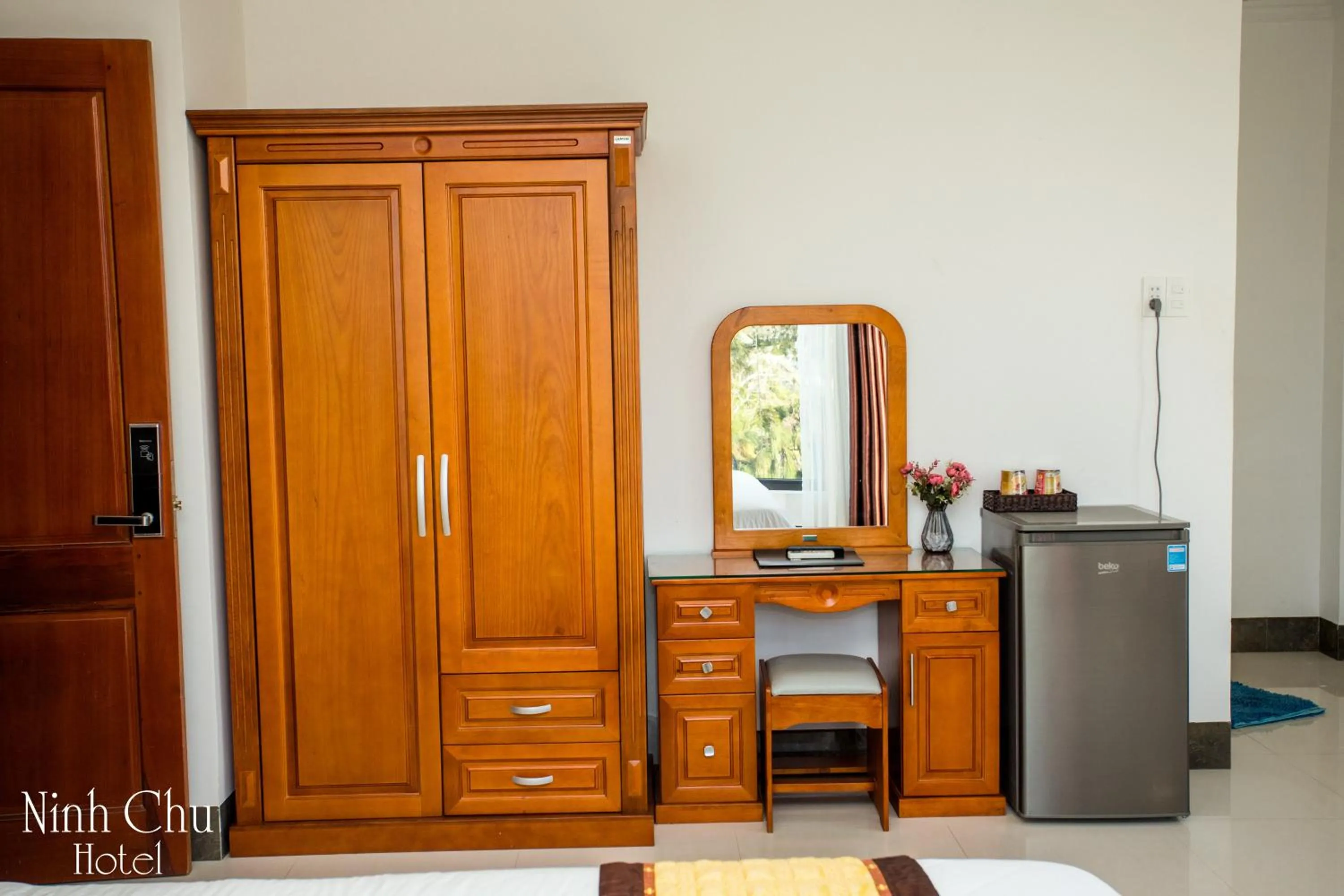 wardrobe in Khách Sạn Ninh Chữ