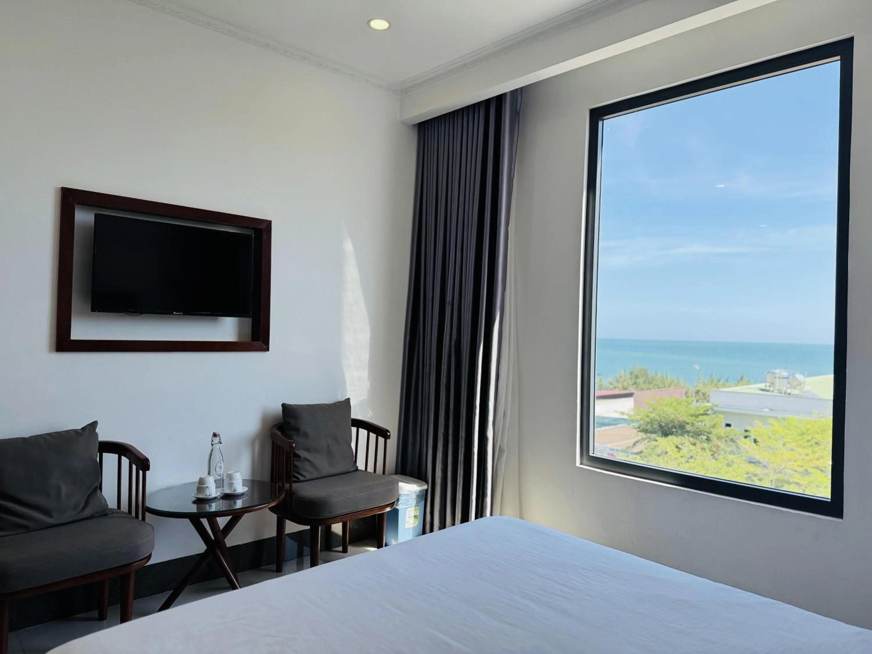 Sea view, Bed in Khách Sạn Ninh Chữ