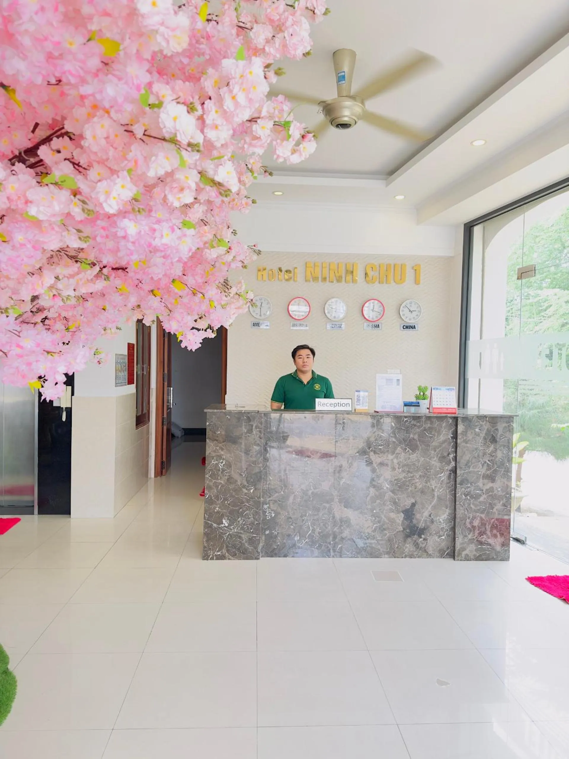 Staff in Khách Sạn Ninh Chữ