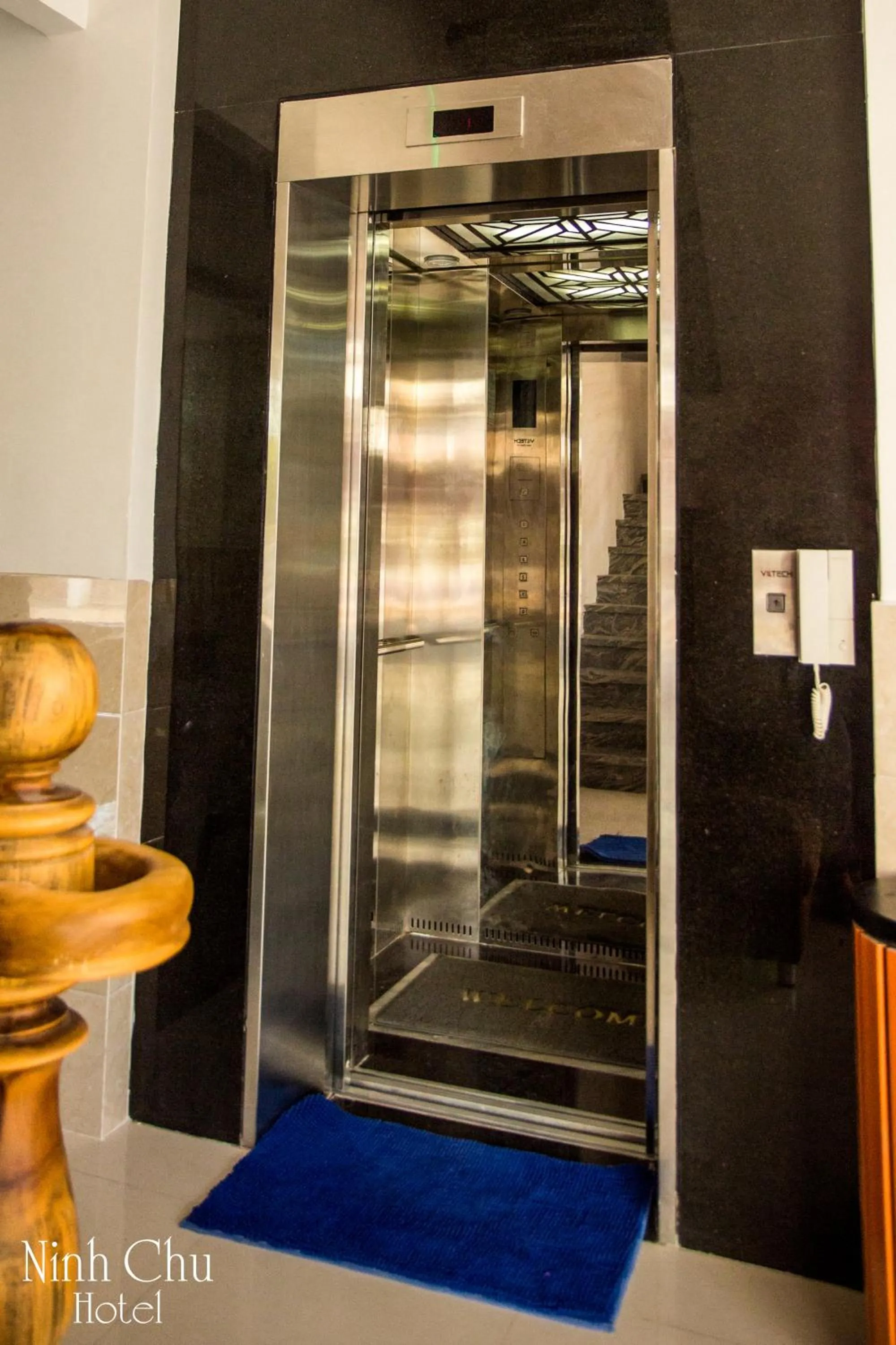 elevator in Khách Sạn Ninh Chữ
