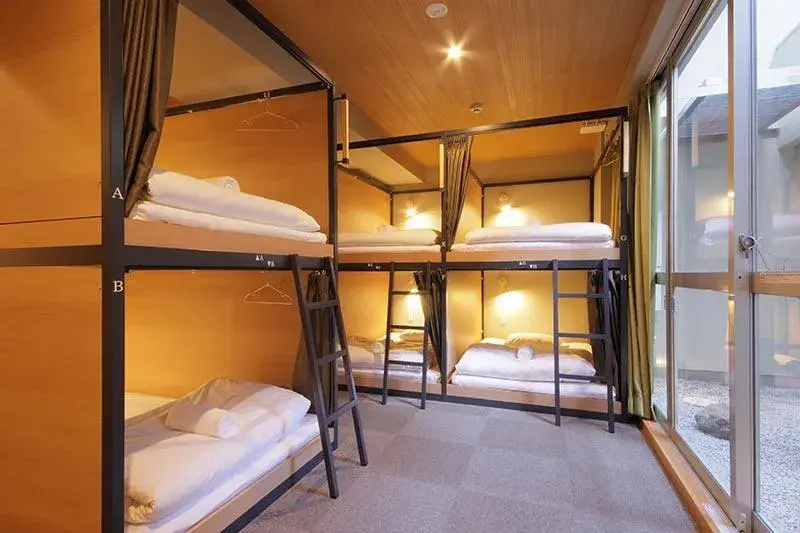 Bed in 12-Bed Mixed Dormitory Room in R Star Hostel Kyoto Bed in 12-Bed Mixed Dormitory Room in R Star Hostel Kyoto