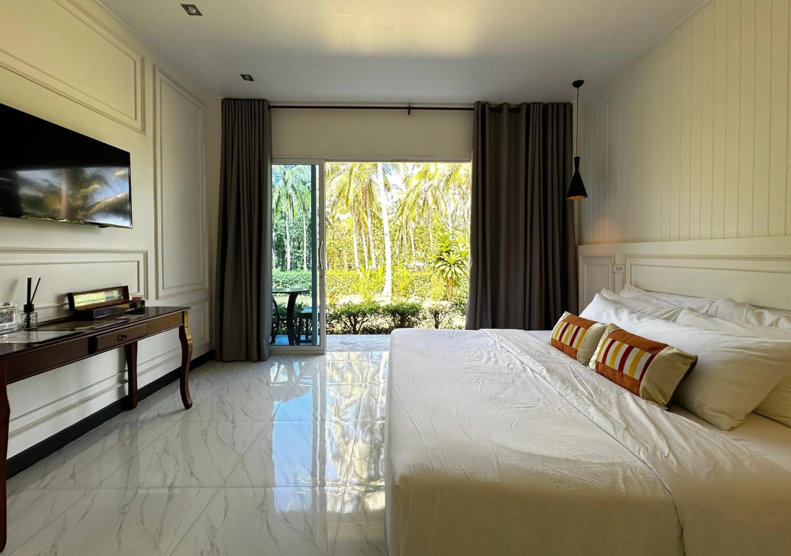 Photo of the whole room, Bed in Koh Kood BED's