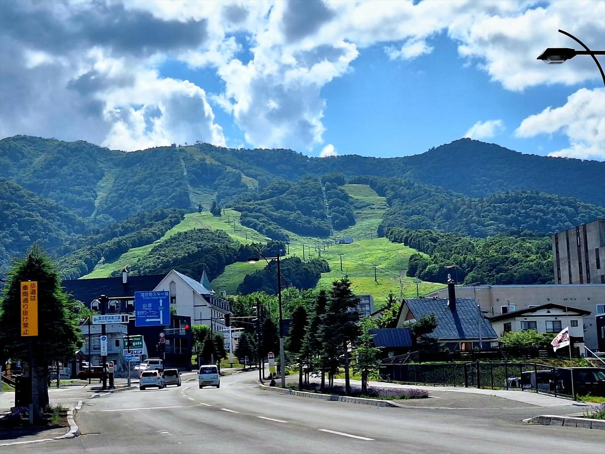 Mountain view in Jadan House