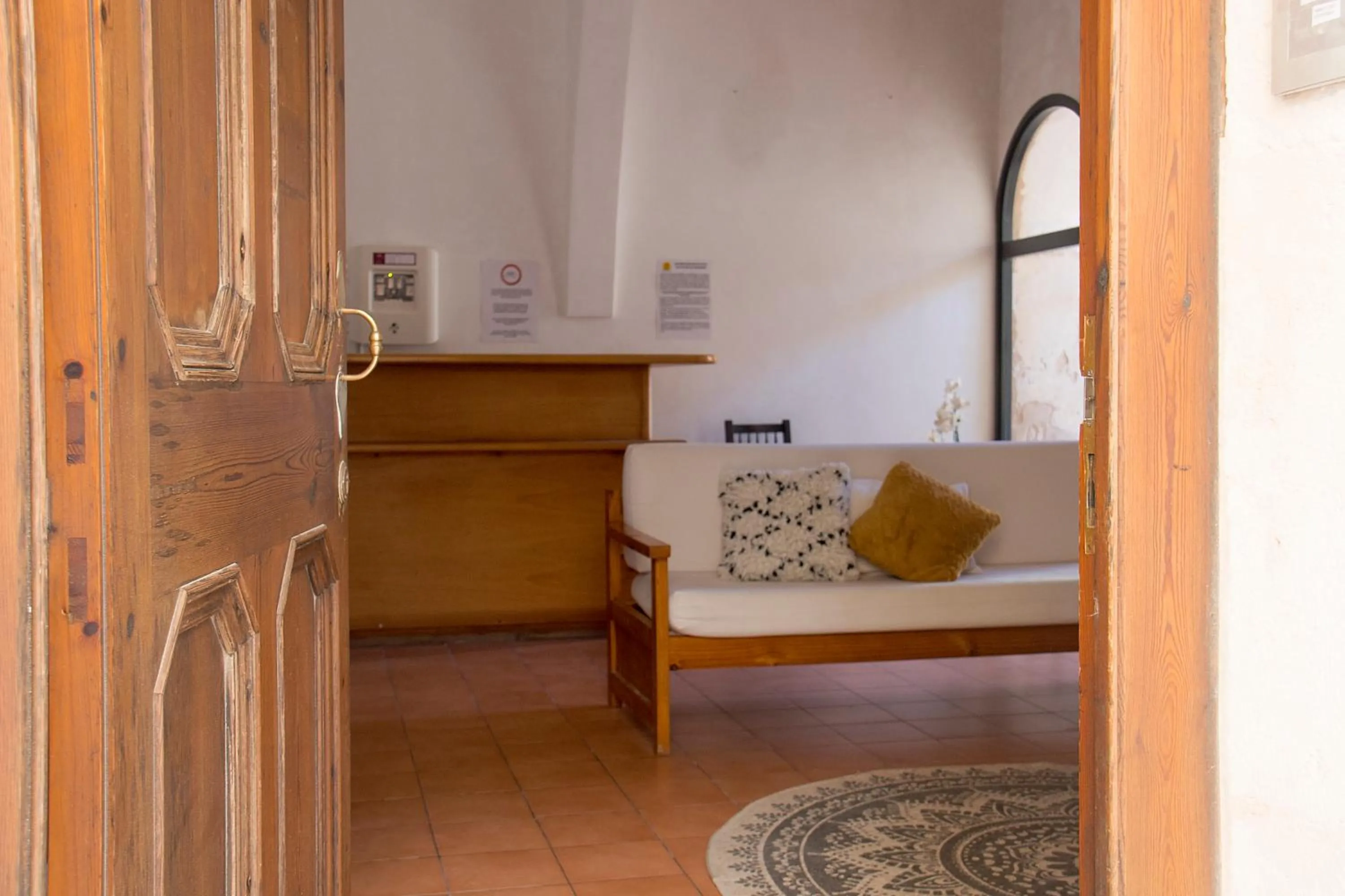 Living room, Bed in Grupoandria El Claustre de Ciutadella - HOSPEDERIA